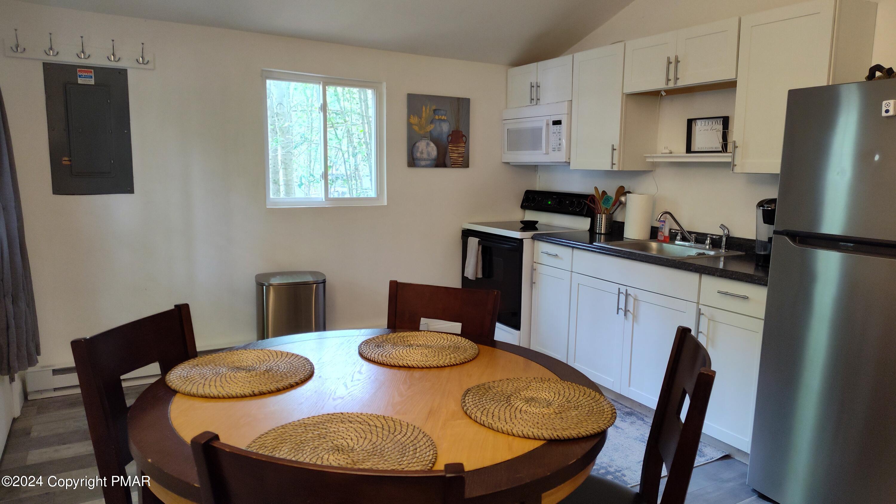 321 Stroud Court, Pocono Lake, Pennsylvania image 6