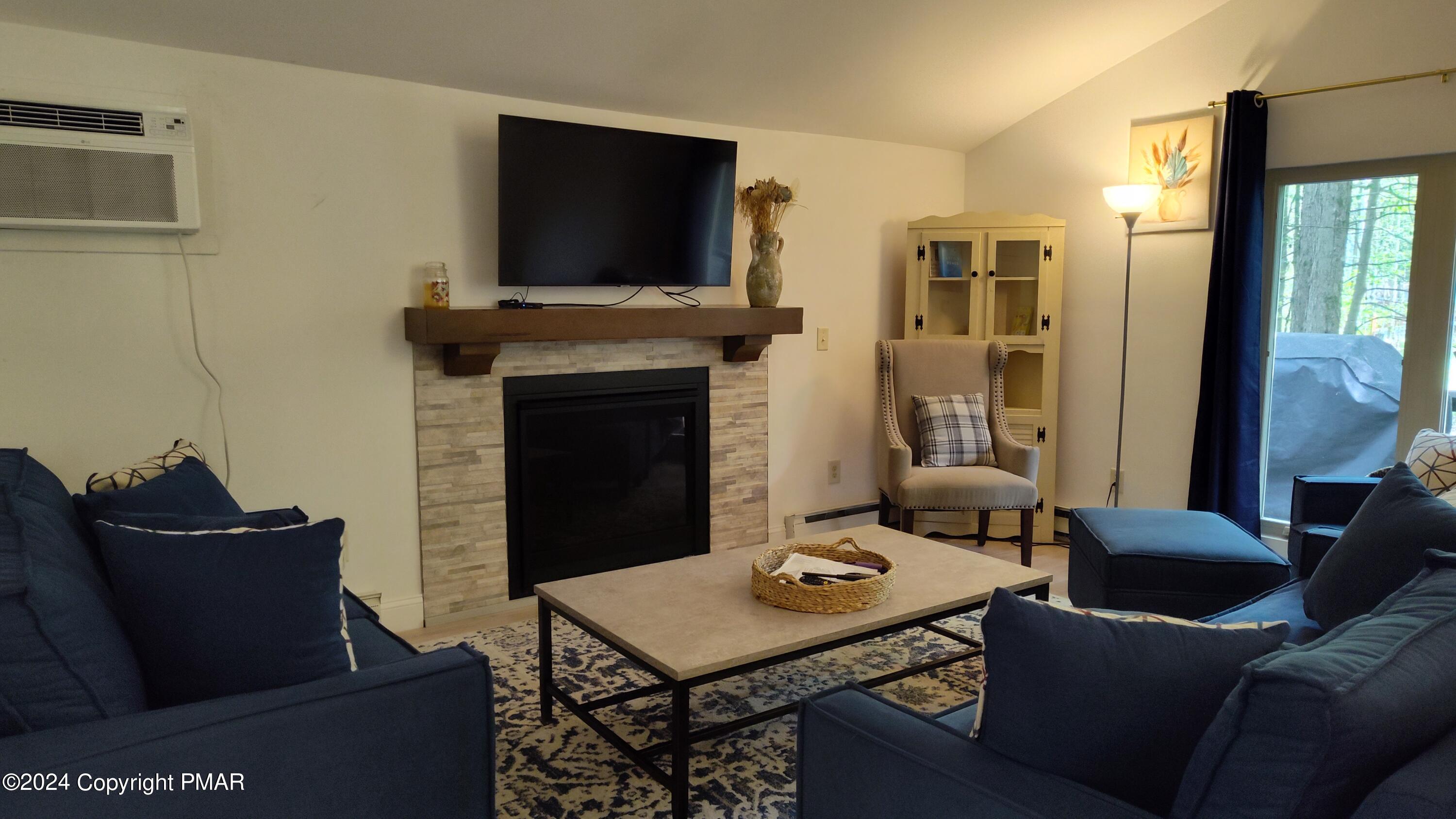 321 Stroud Court, Pocono Lake, Pennsylvania image 2