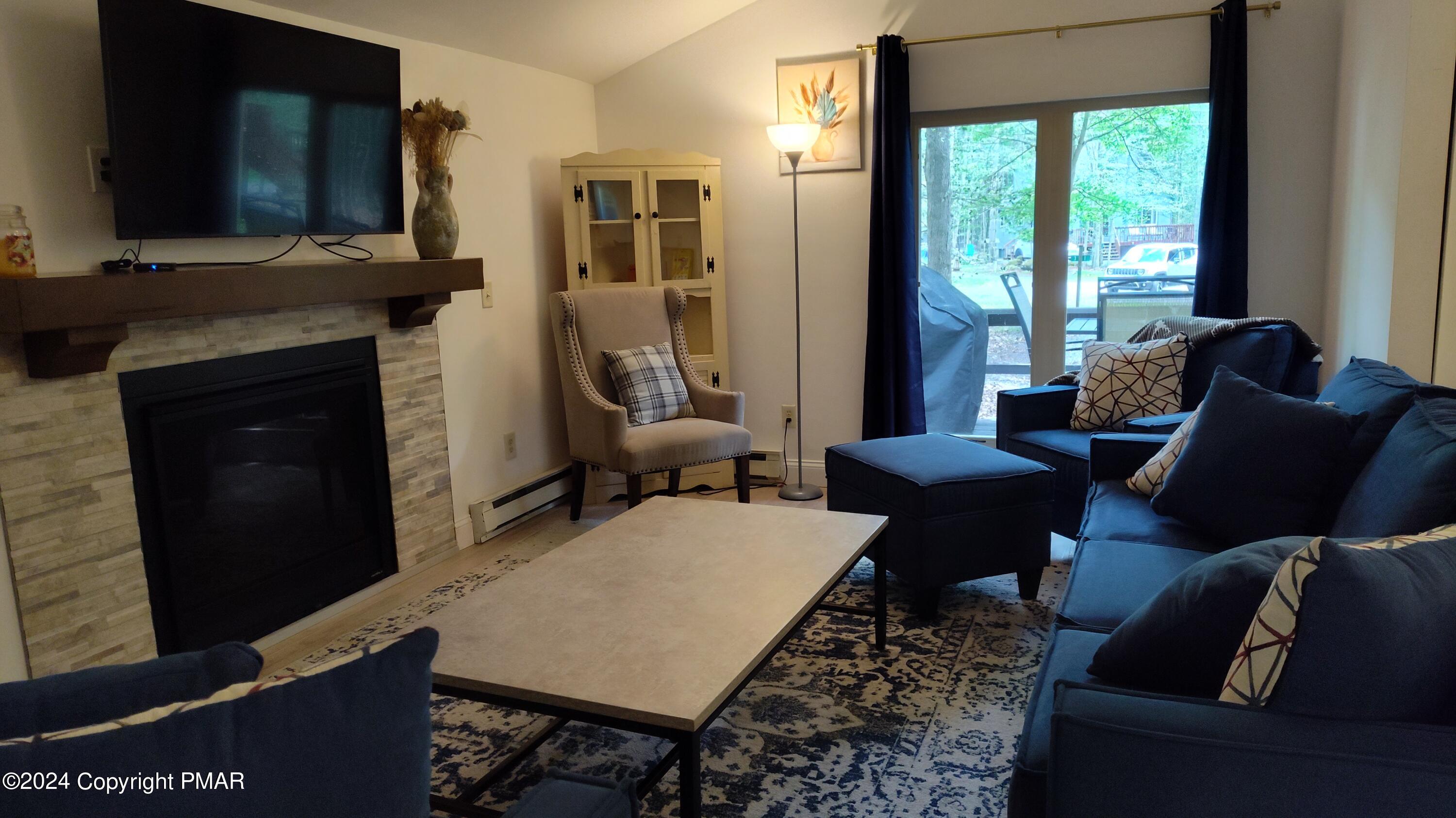 321 Stroud Court, Pocono Lake, Pennsylvania image 3