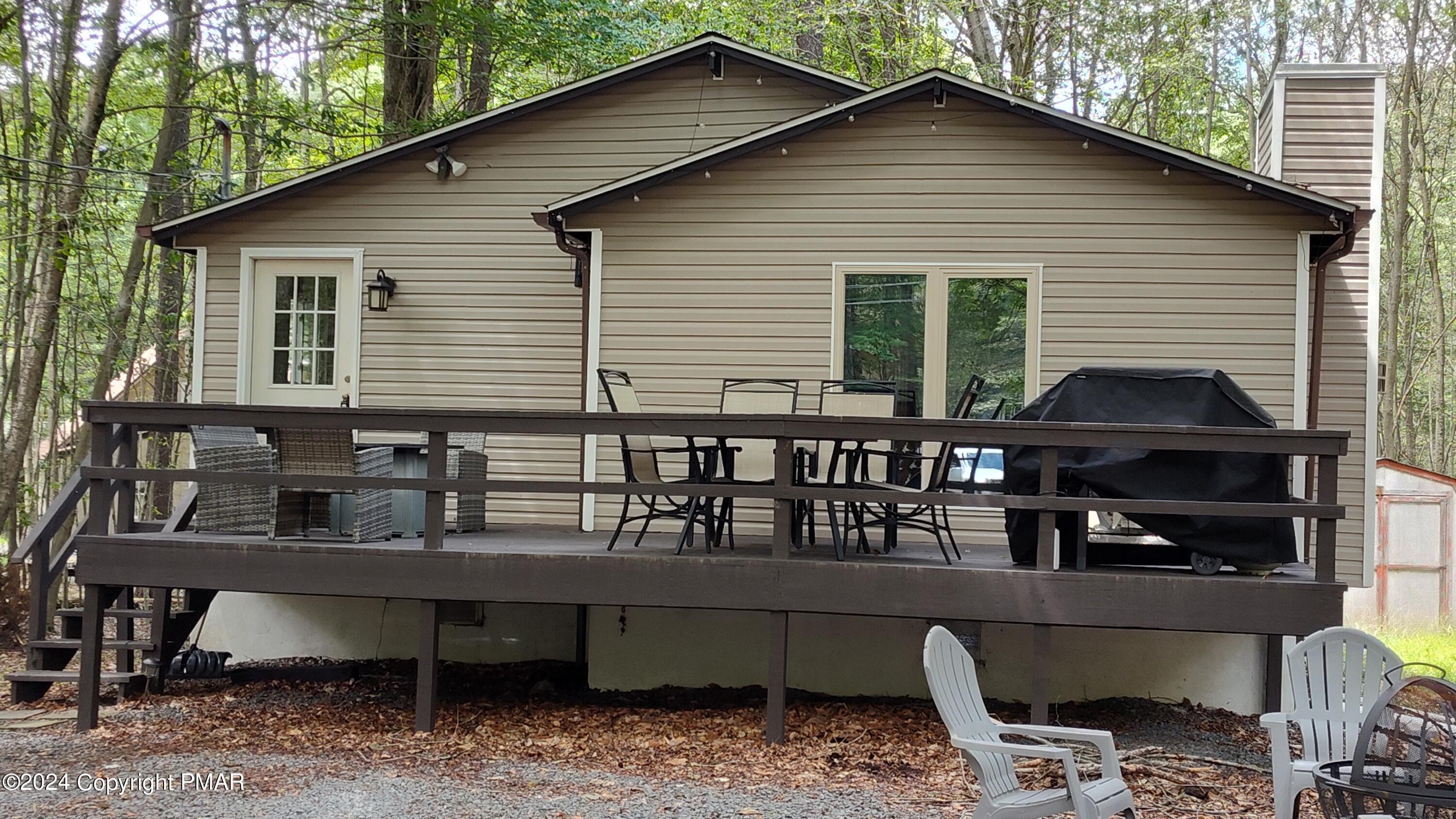 321 Stroud Court, Pocono Lake, Pennsylvania image 1