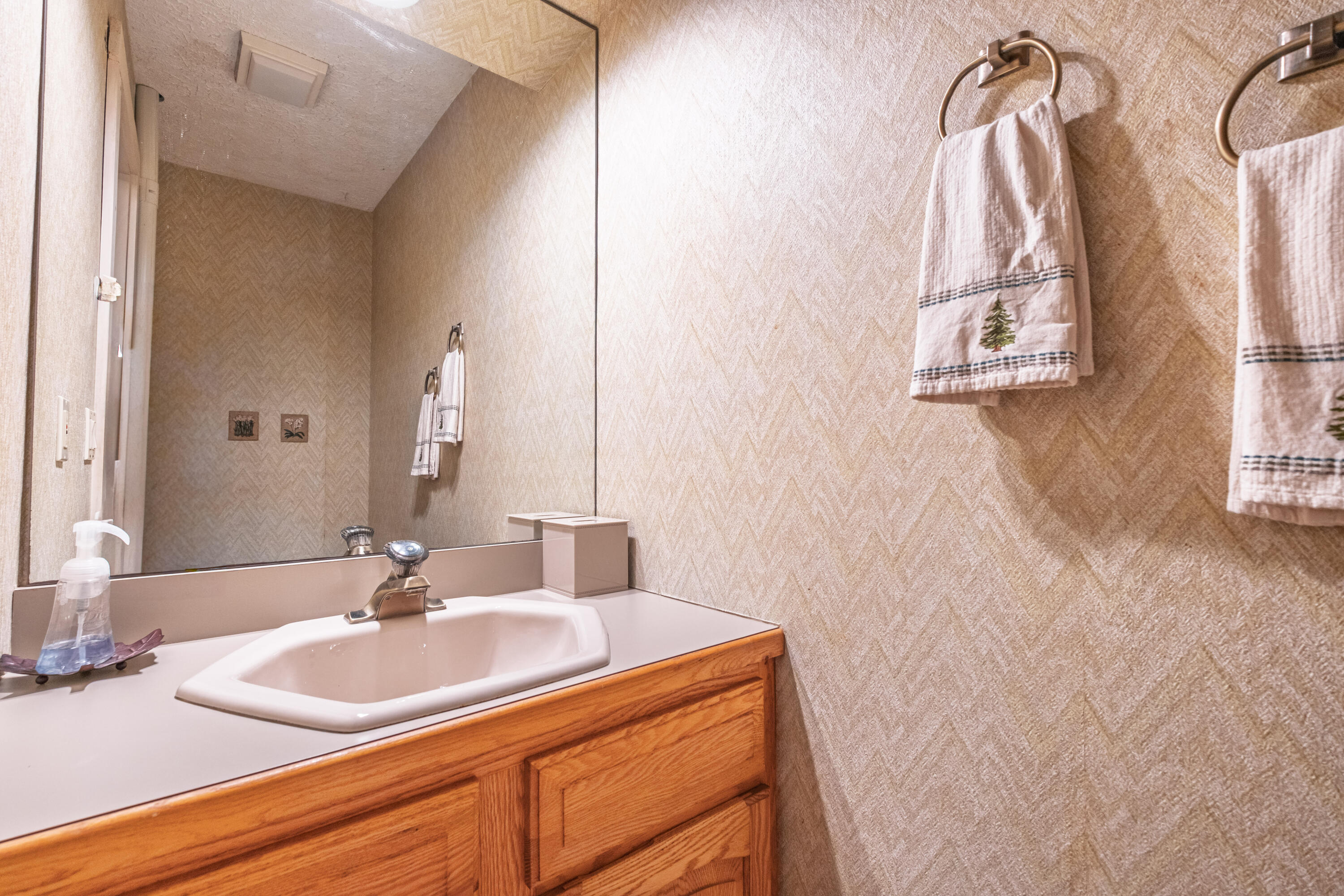 1065 Crestwoods Drive, Pocono Pines, Pennsylvania image 35