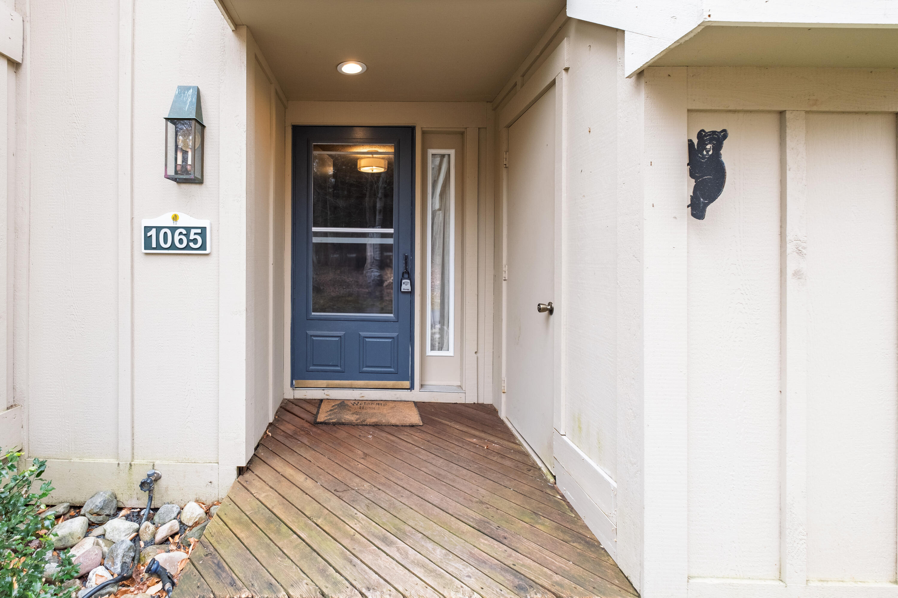 1065 Crestwoods Drive, Pocono Pines, Pennsylvania image 2