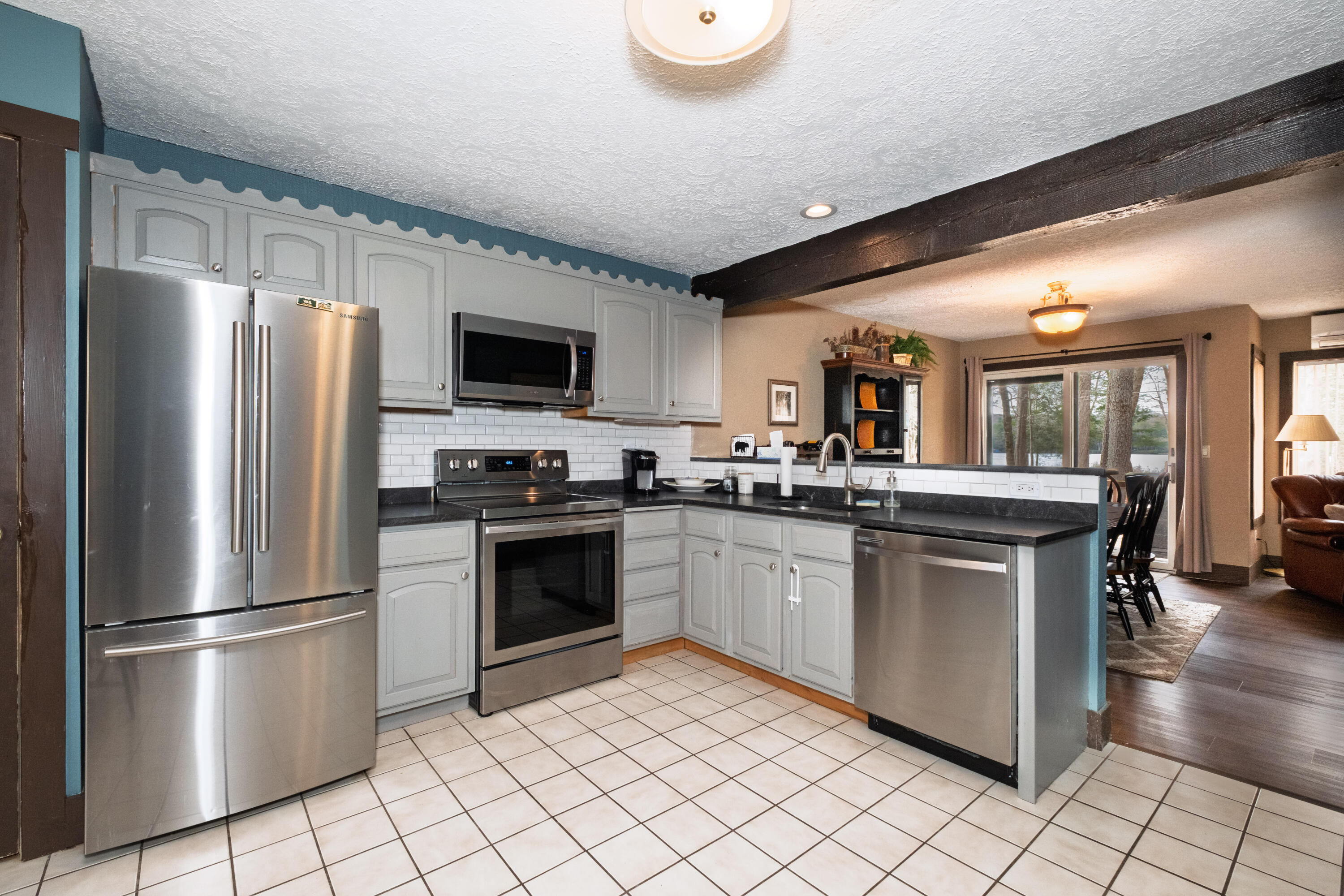 1065 Crestwoods Drive, Pocono Pines, Pennsylvania image 4