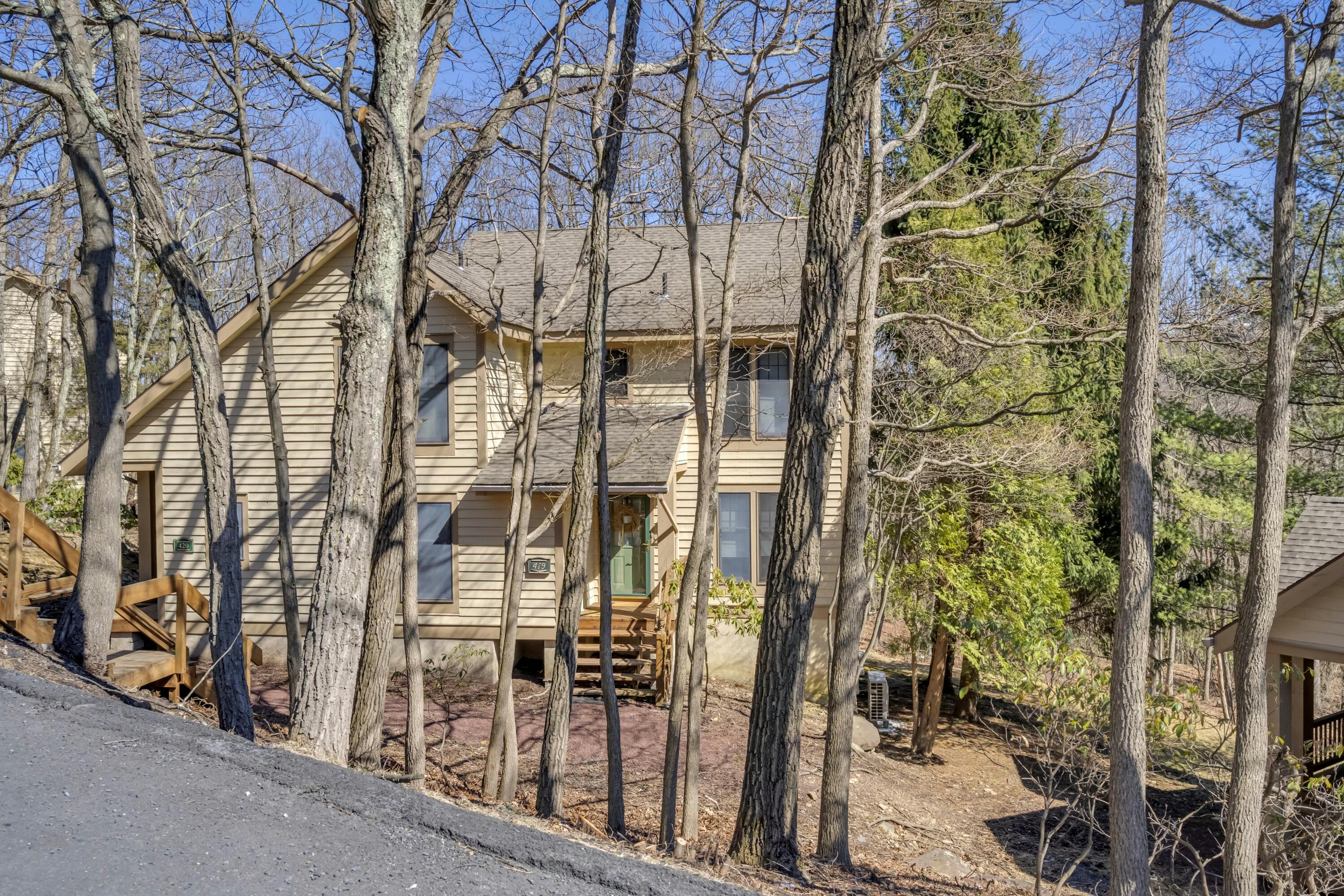 419 Hickory Drive, Tannersville, Pennsylvania image 2
