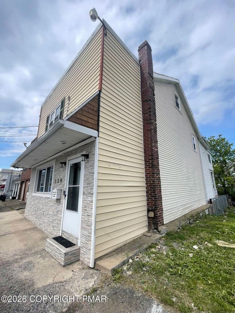 Multifamily For Sale - 239 E Chestnut Street<br/> Hazleton, PA 18201