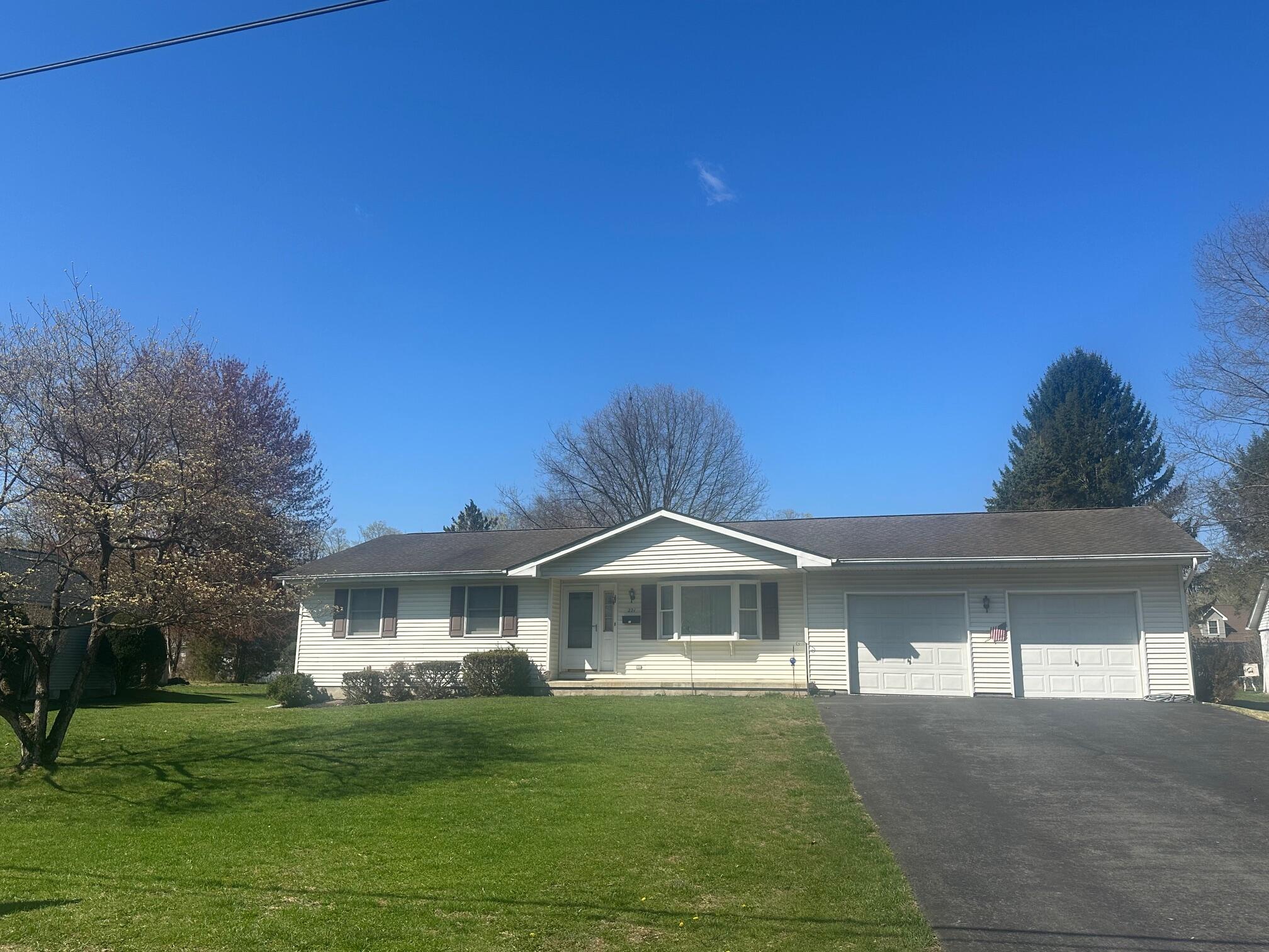 221 Huston Avenue, Stroudsburg, Pennsylvania image 2