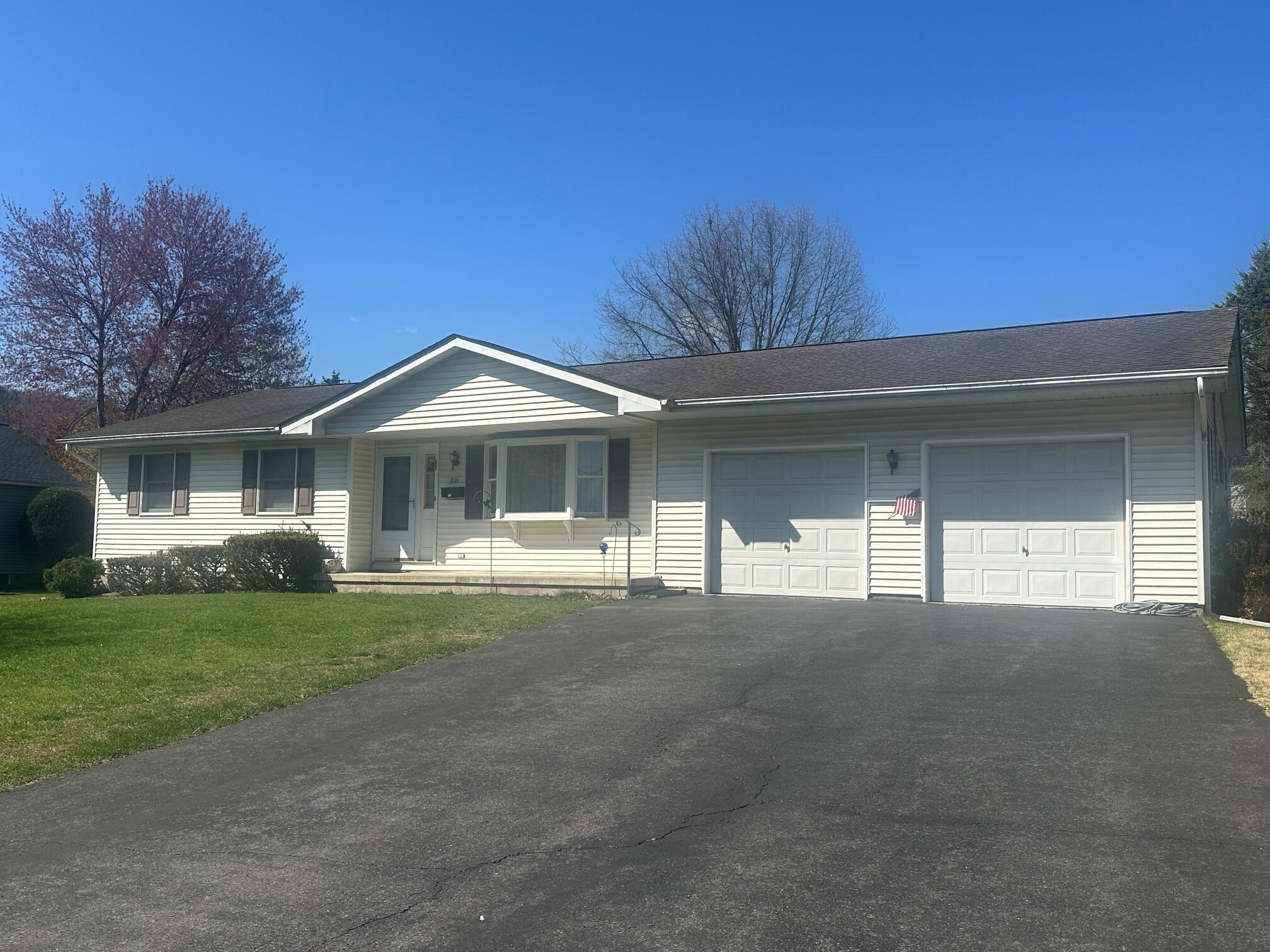 221 Huston Avenue, Stroudsburg, Pennsylvania image 1