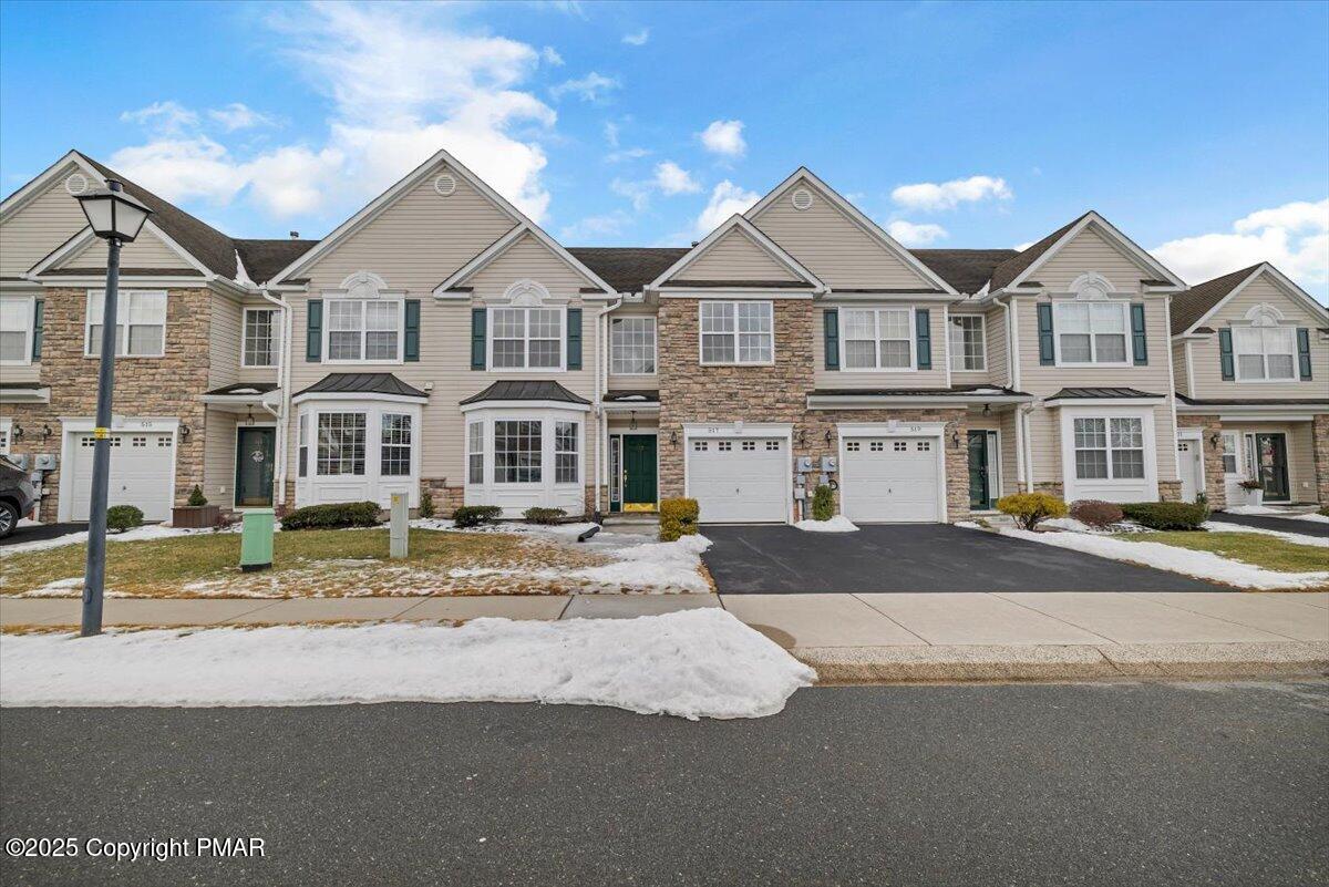 517 Harvest Drive, Blandon, Pennsylvania image 1