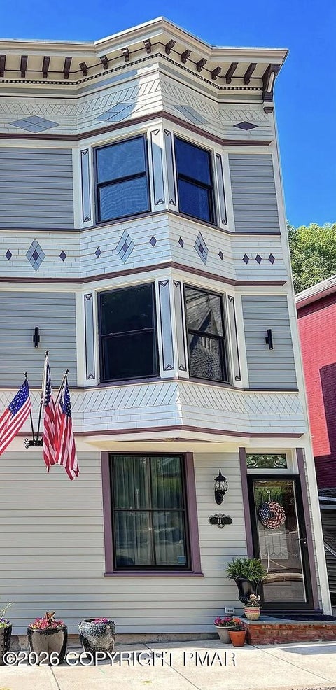 Townhouse For Sale - 171 W Broadway<br/> Jim Thorpe, PA 18229