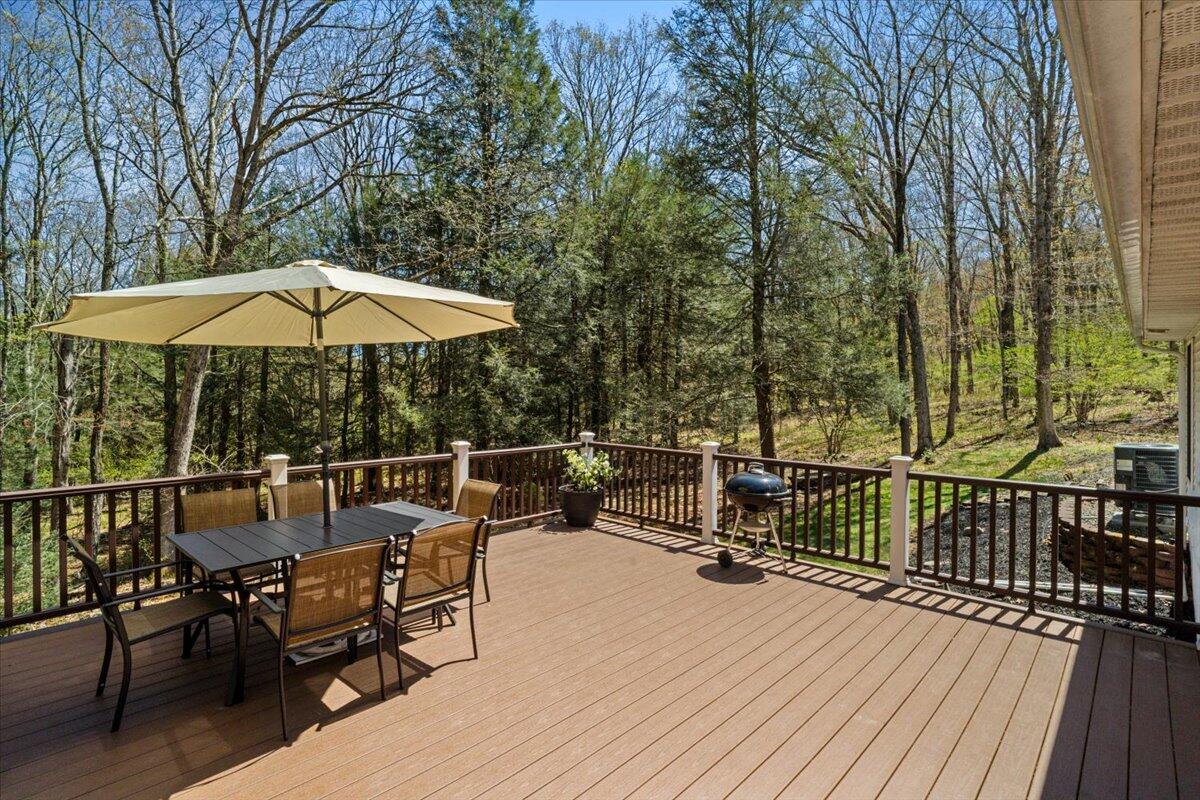 250 Grouse Run, Cresco, Pennsylvania image 7