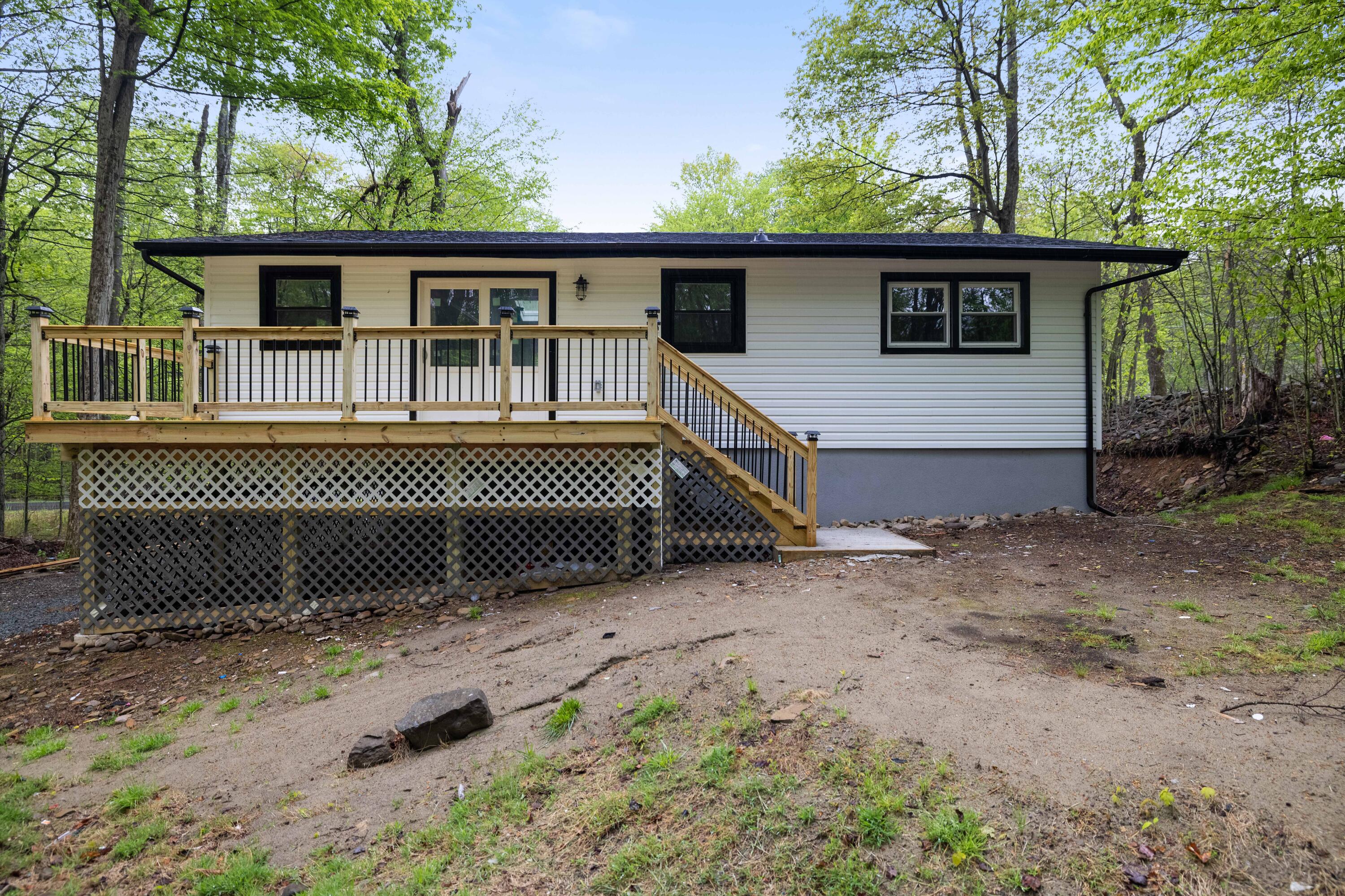 1005 Country Place Drive, Coolbaugh Township, Pennsylvania image 2