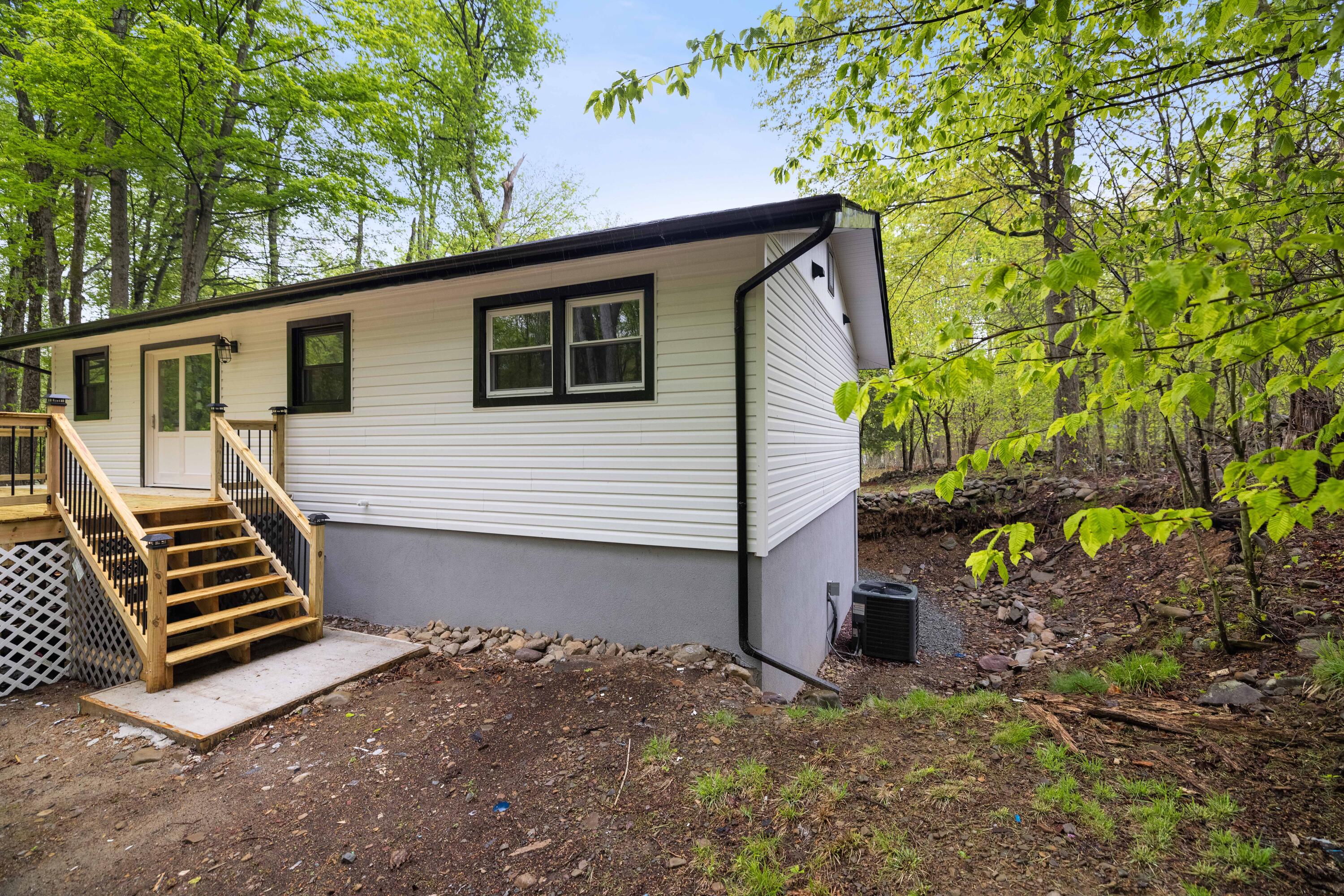1005 Country Place Drive, Coolbaugh Township, Pennsylvania image 41