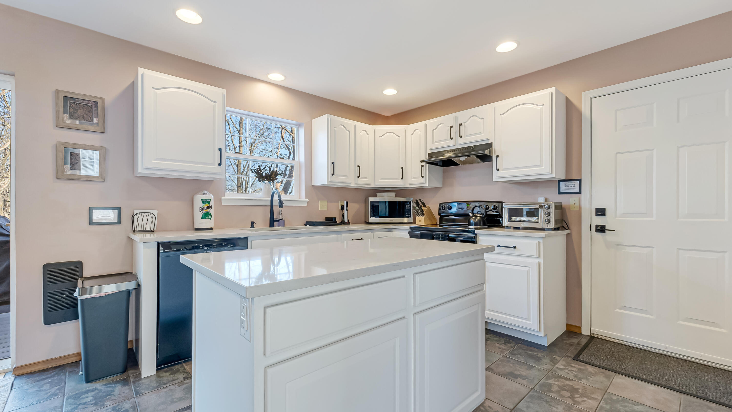 5119 Lake Drive Drive, East Stroudsburg, Pennsylvania image 11