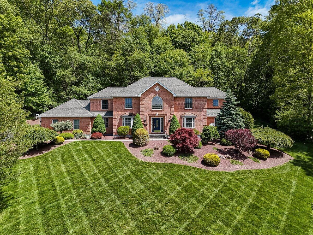 1376 Buck Ridge Drive, Stroudsburg, Pennsylvania image 1