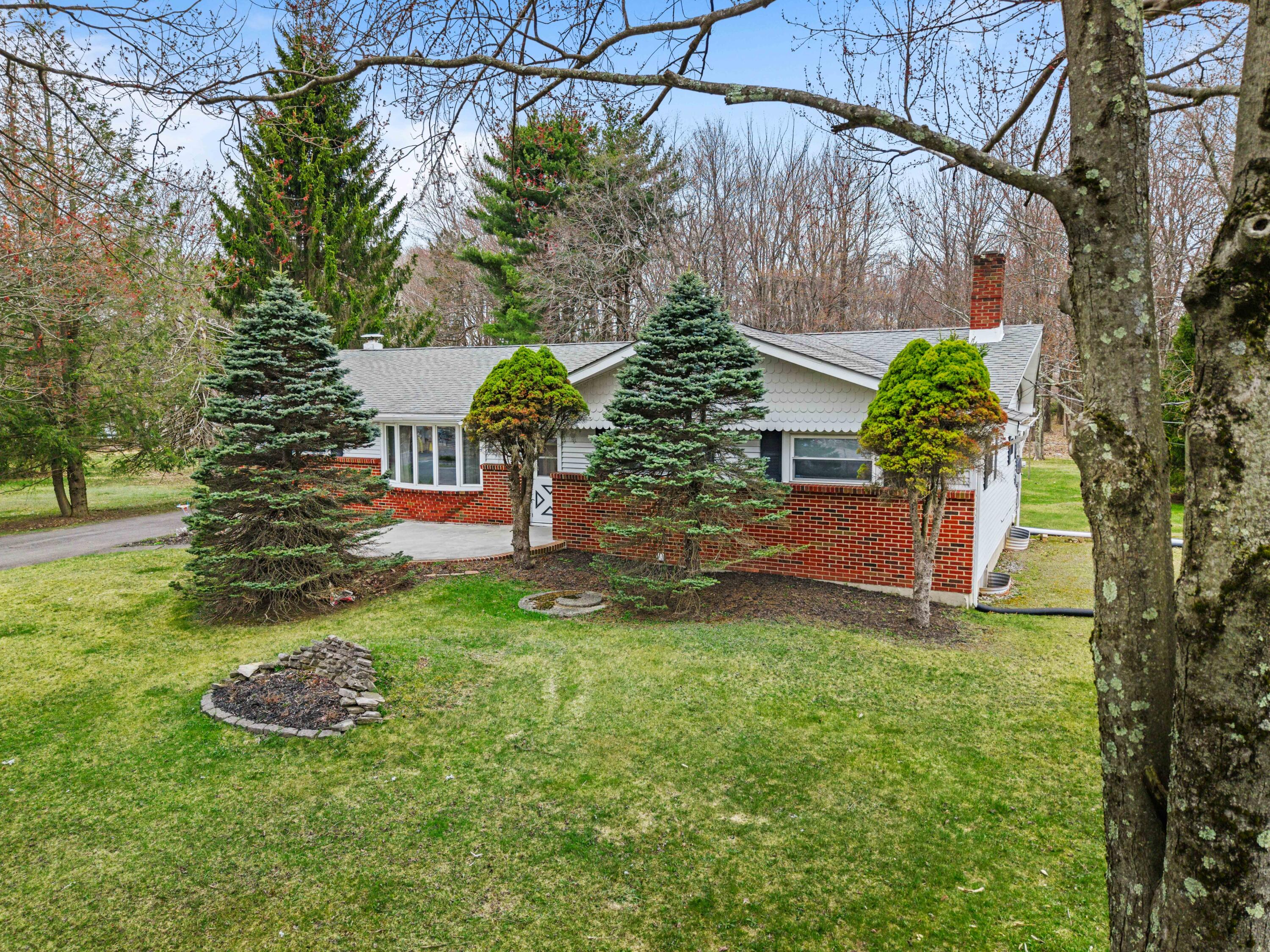 124 Summit Avenue, Pocono Summit, Pennsylvania image 4