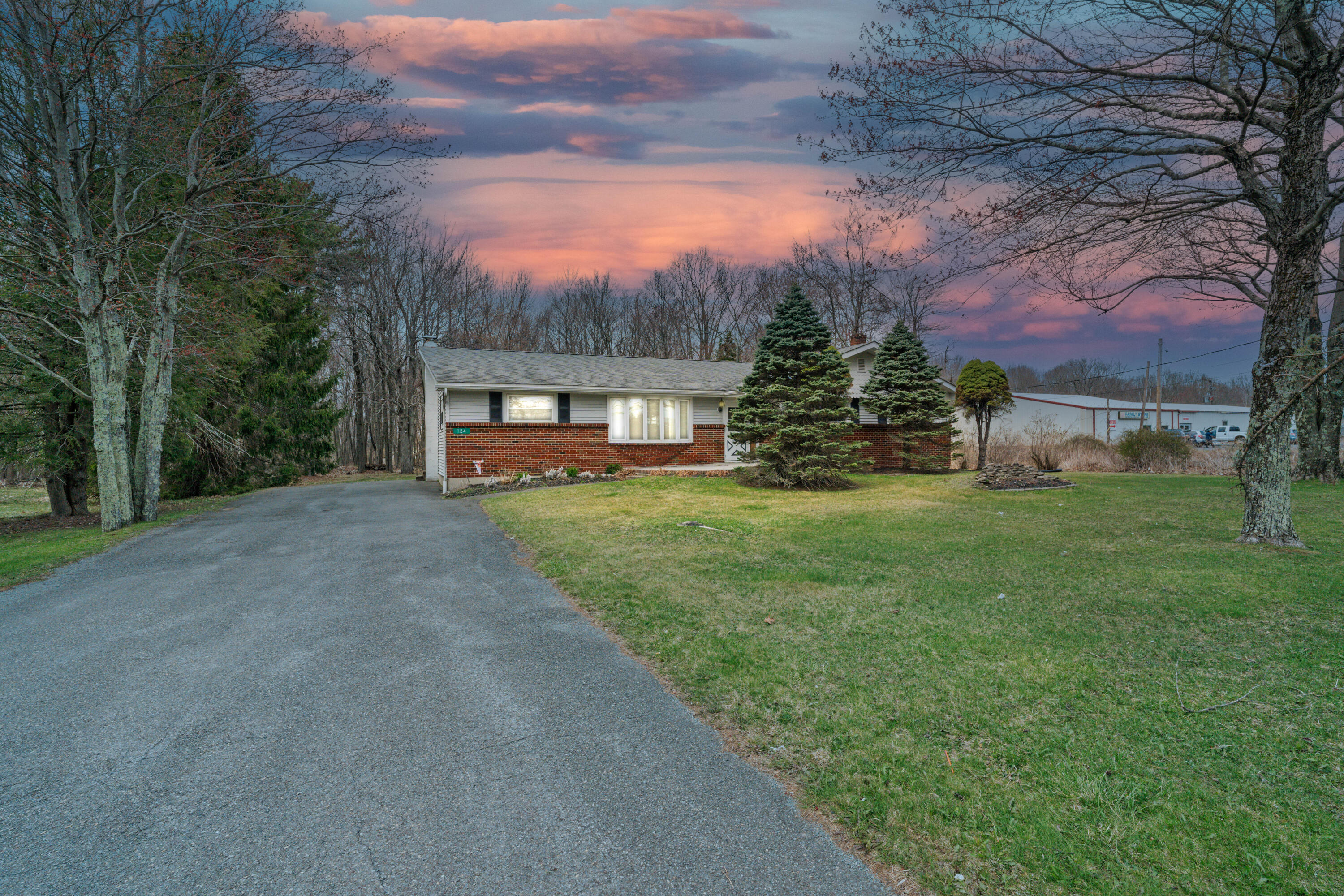 124 Summit Avenue, Pocono Summit, Pennsylvania image 2
