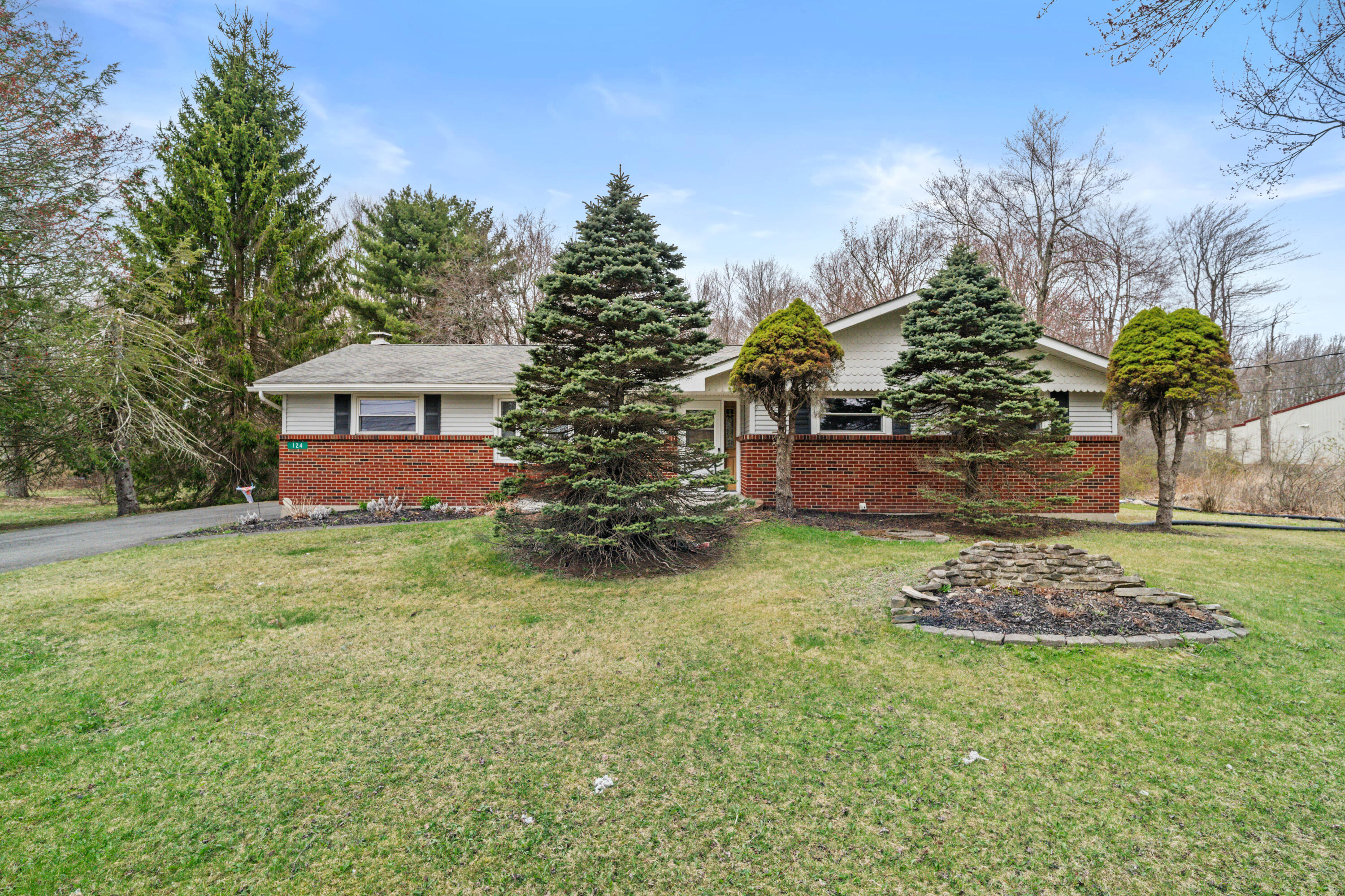 124 Summit Avenue, Pocono Summit, Pennsylvania image 6