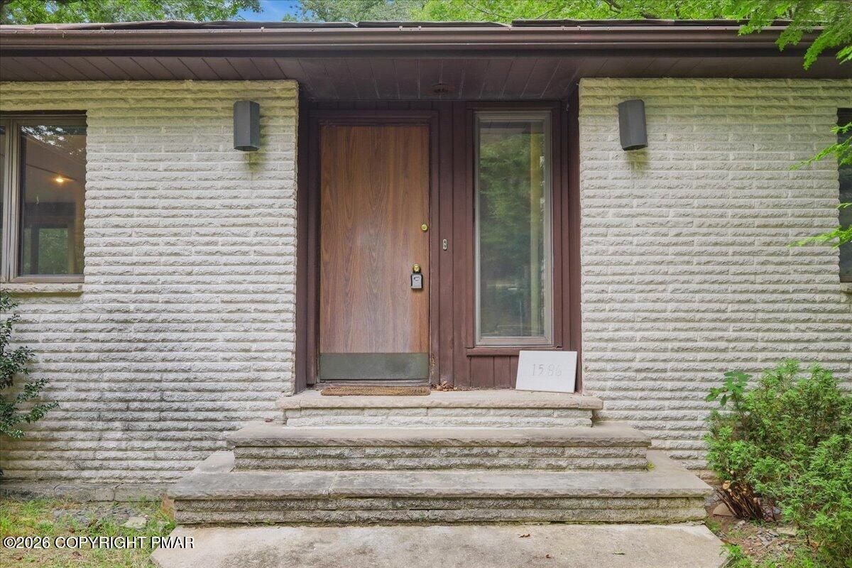 1586 Sullivan Trail