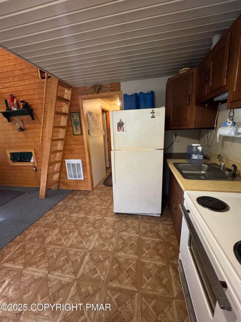 Homes For Sale - 1855 Rt 402<br/> Dingmans Ferry, PA 18328