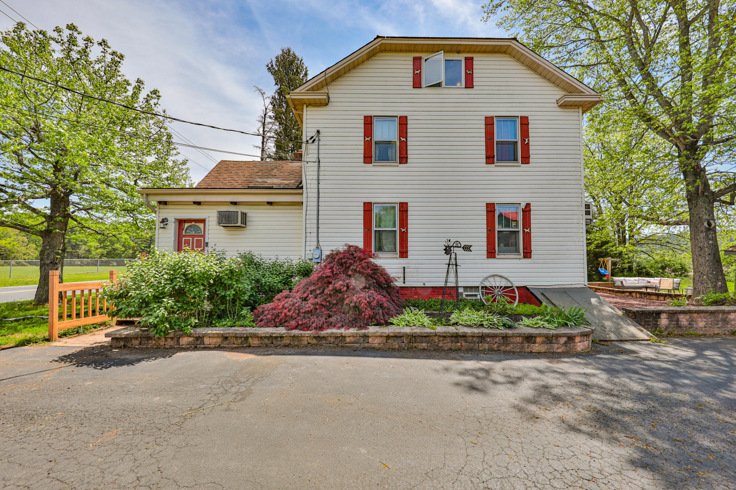 945 Silver Spring Boulevard, Kunkletown, Pennsylvania image 2