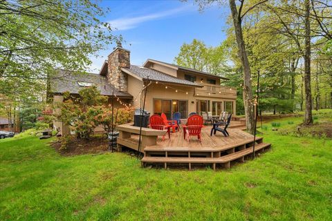96 Wolf Hollow Road Lake Harmony PA 18624
