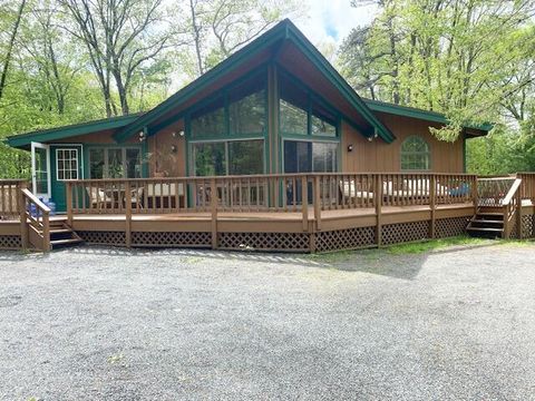 106 Palomino Lane Lords Valley PA 18428