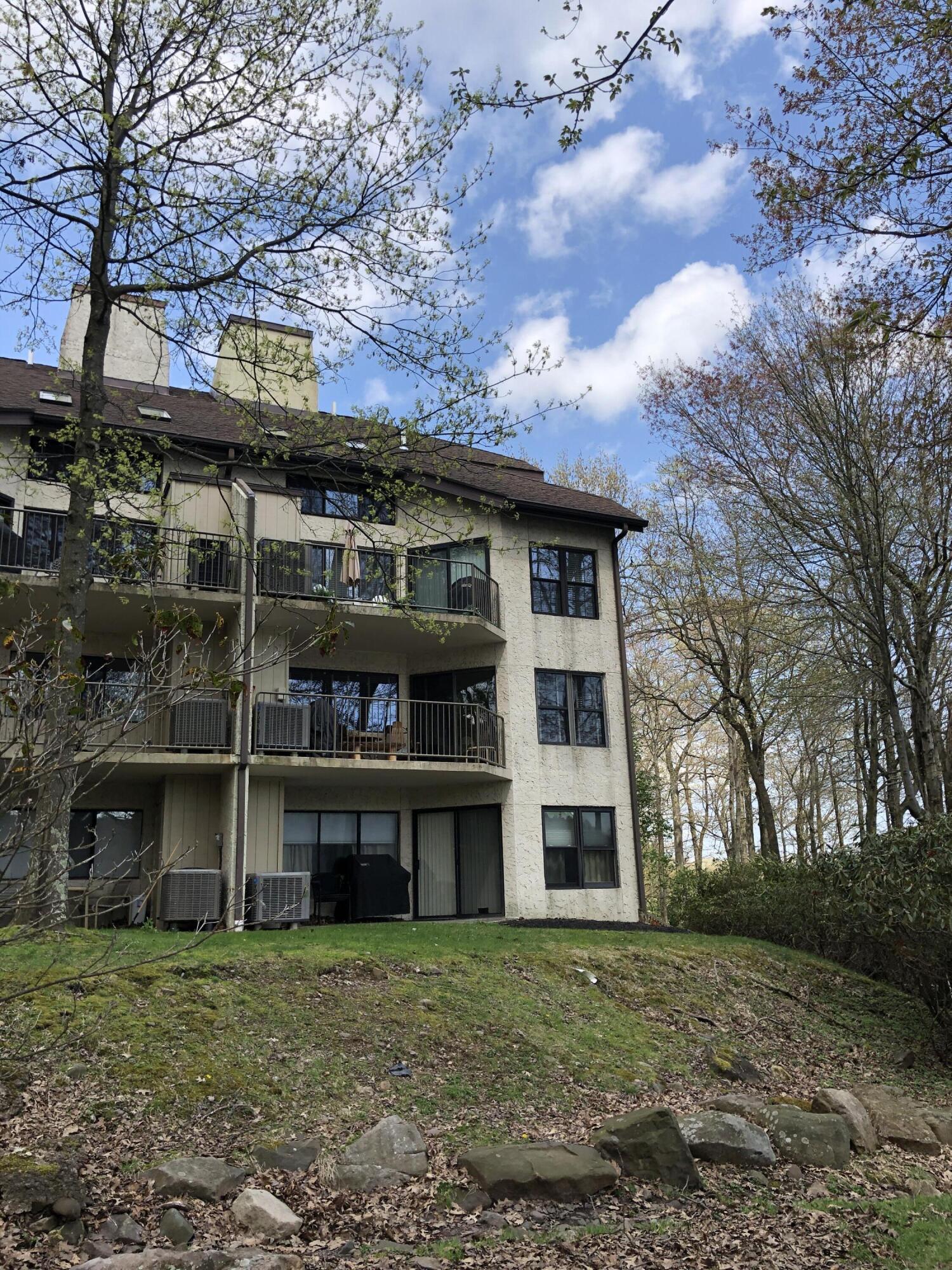 5 Midlake Drive #301, Lake Harmony, Pennsylvania image 2