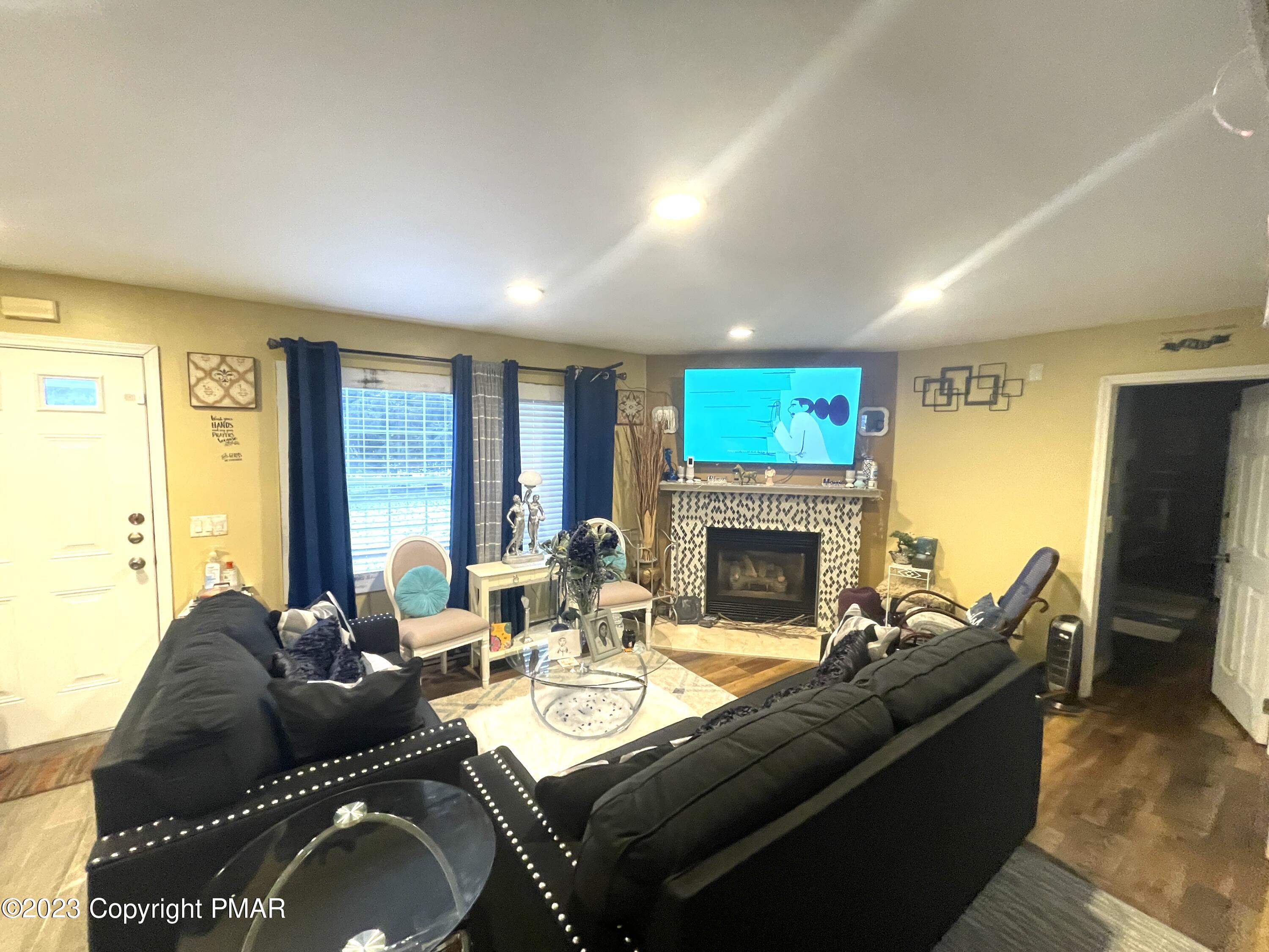9523 Jasmine Drive, Tobyhanna, Pennsylvania image 2