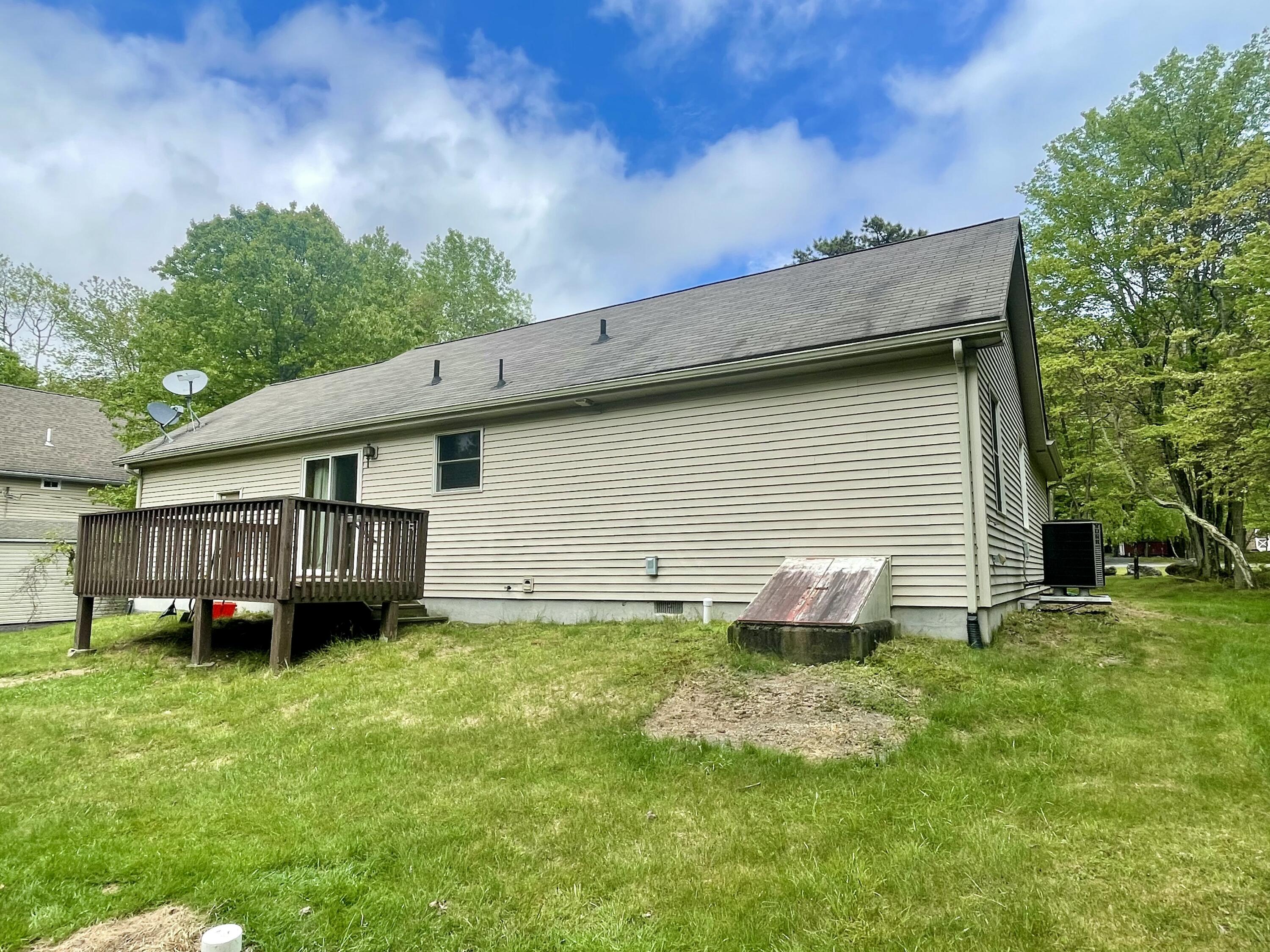 350 Brier Crest Road, Blakeslee, Pennsylvania image 4