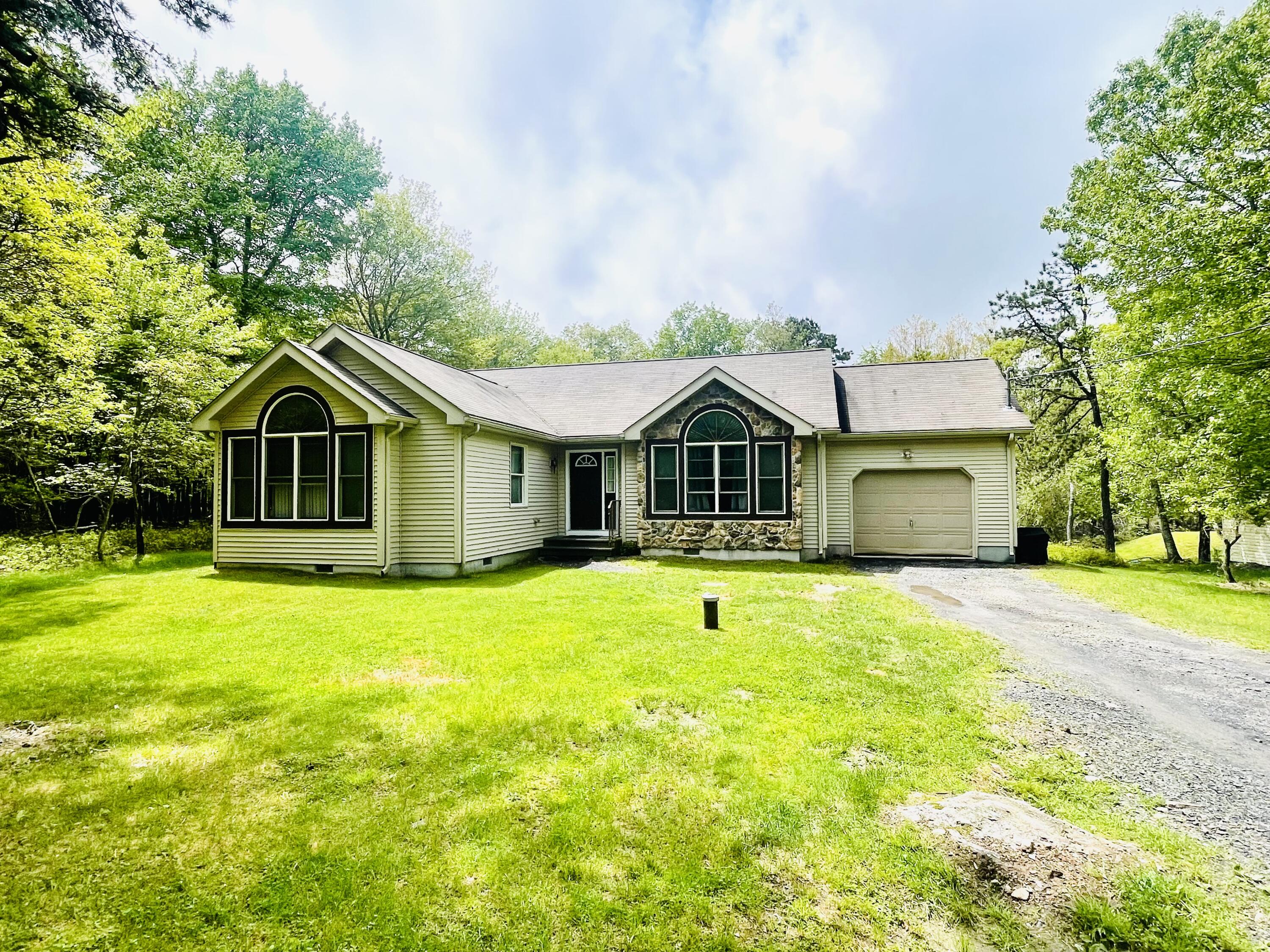 350 Brier Crest Road, Blakeslee, Pennsylvania image 1