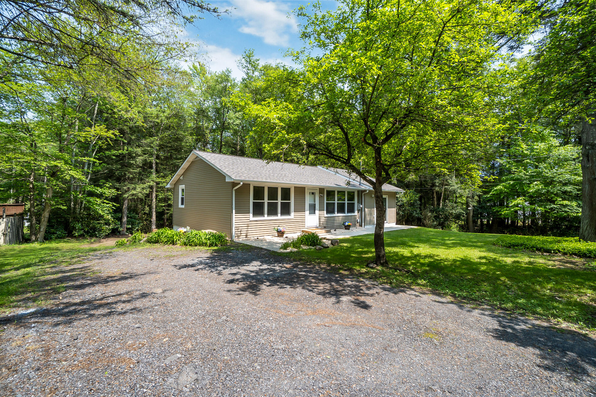 18 Holiday Drive, Albrightsville, Pennsylvania image 2