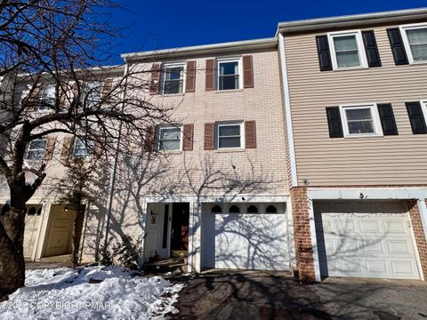 Townhouse For Sale - 8315 Countryside Lane<br/> Fogelsville, PA 18051