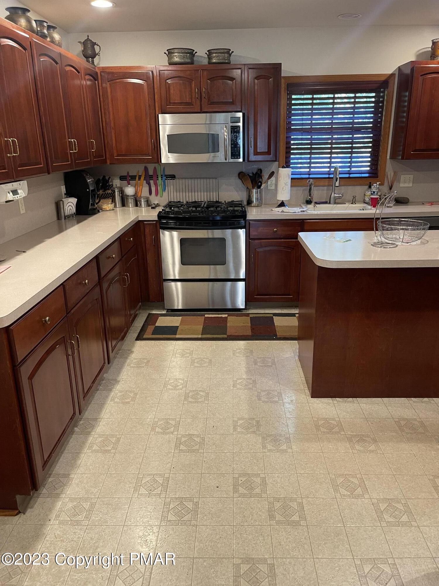 73 Turkey Ridge Road, East Stroudsburg, Pennsylvania image 2