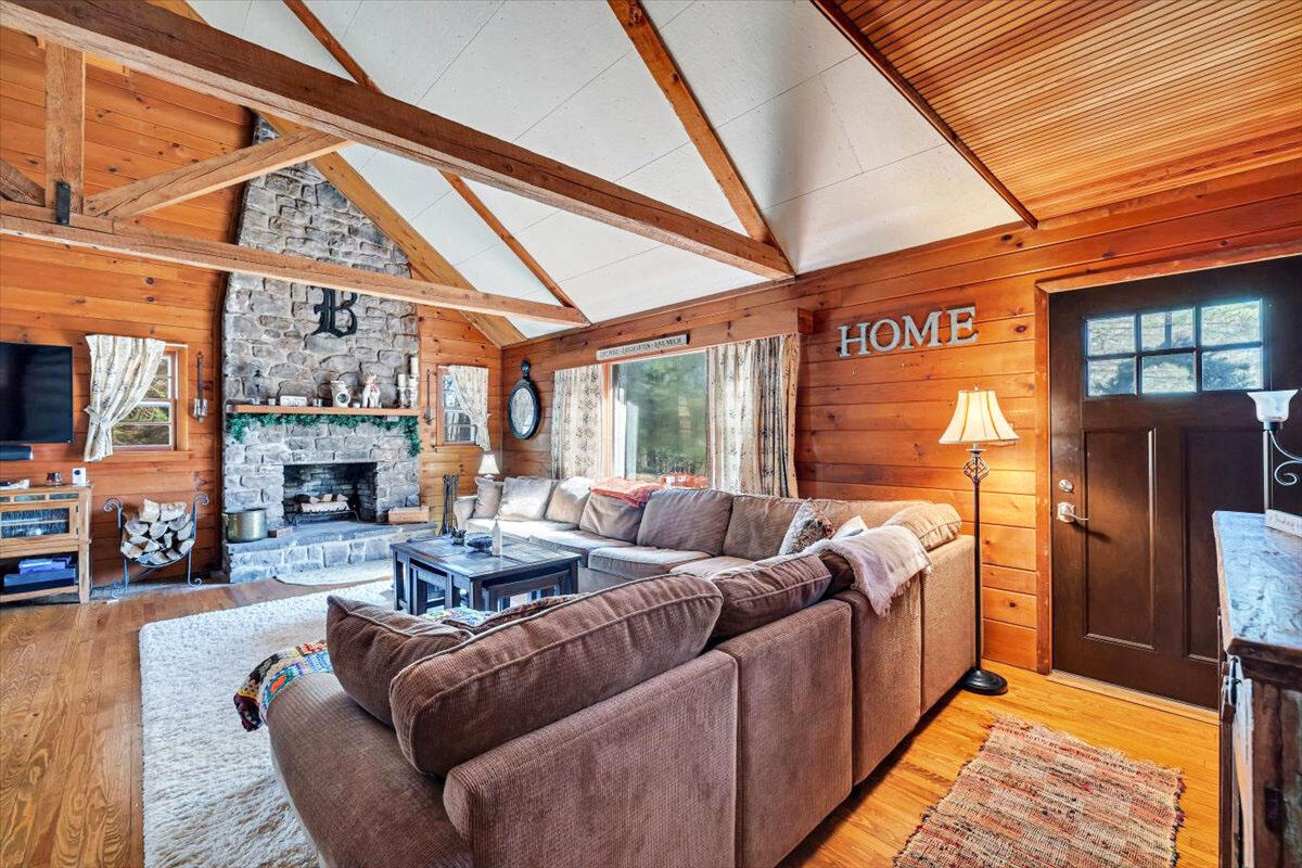 131 Crest Drive, Lake Harmony, Pennsylvania image 6
