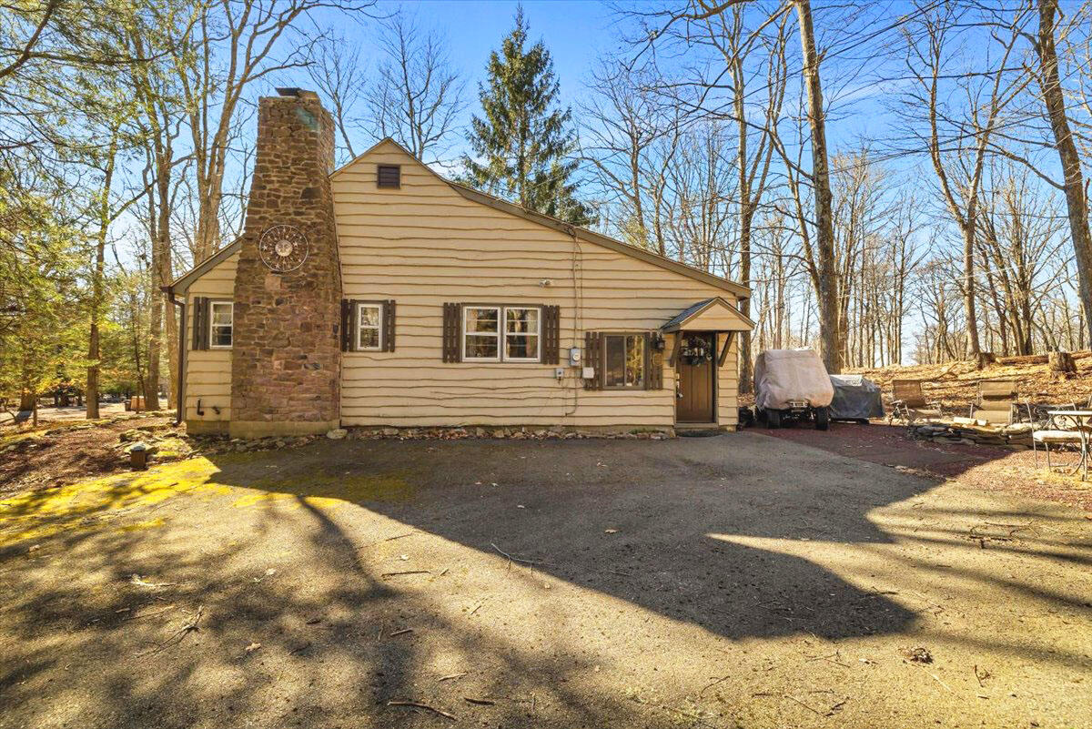 131 Crest Drive, Lake Harmony, Pennsylvania image 4
