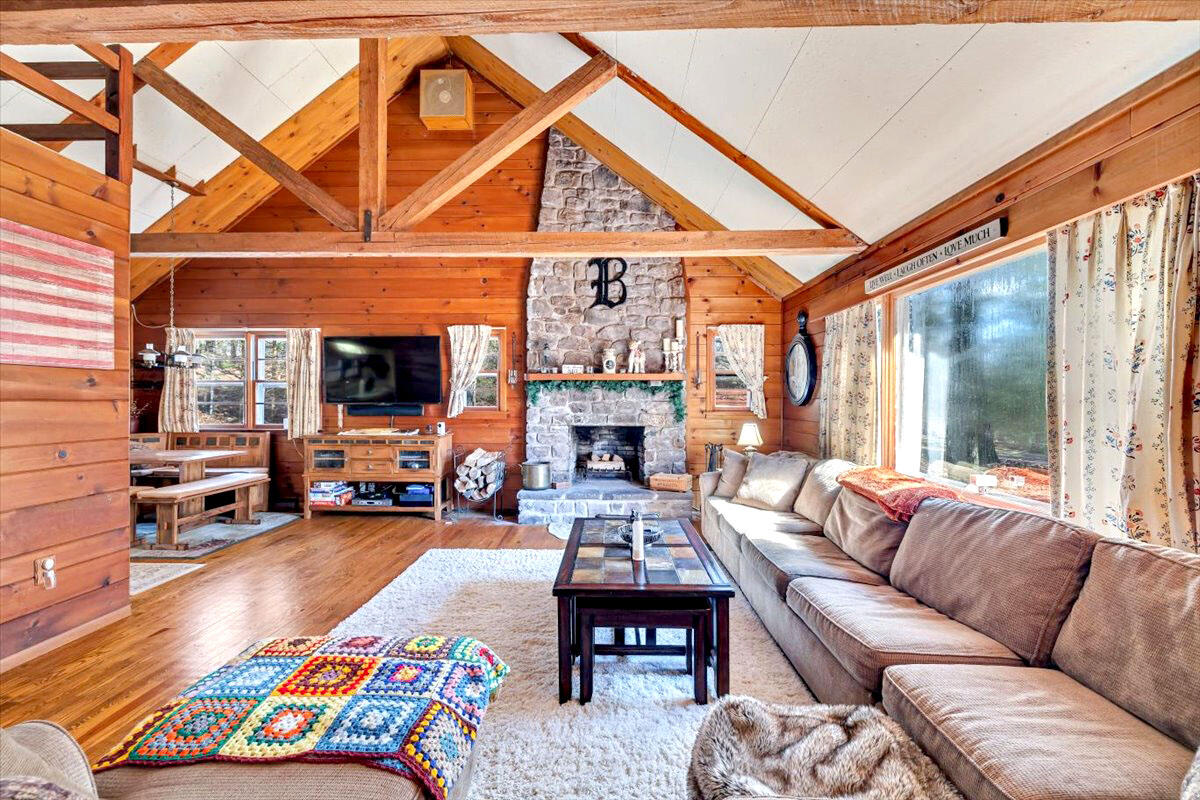 131 Crest Drive, Lake Harmony, Pennsylvania image 5