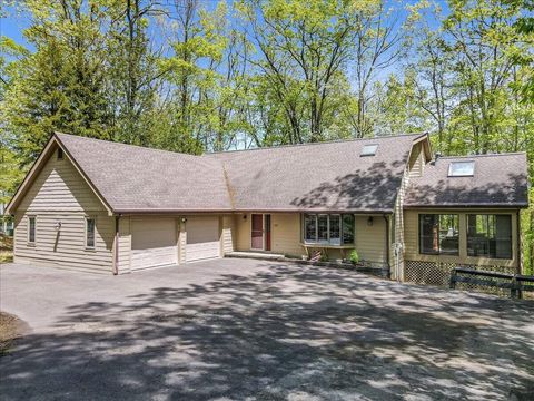 146 Cove Point Circle Lakeville PA 18438