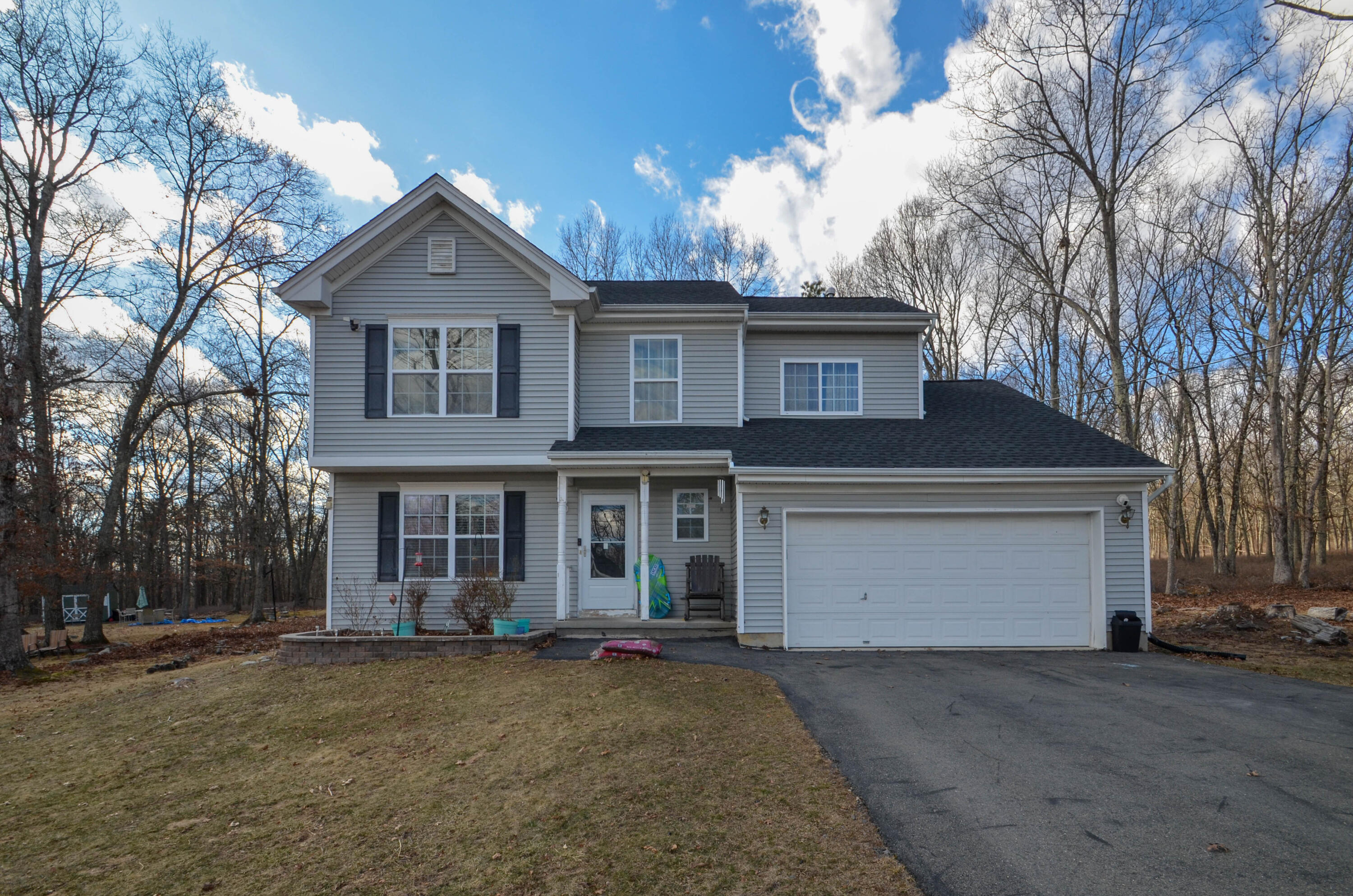 2138 Bedford Drive, Bushkill, Pennsylvania image 1