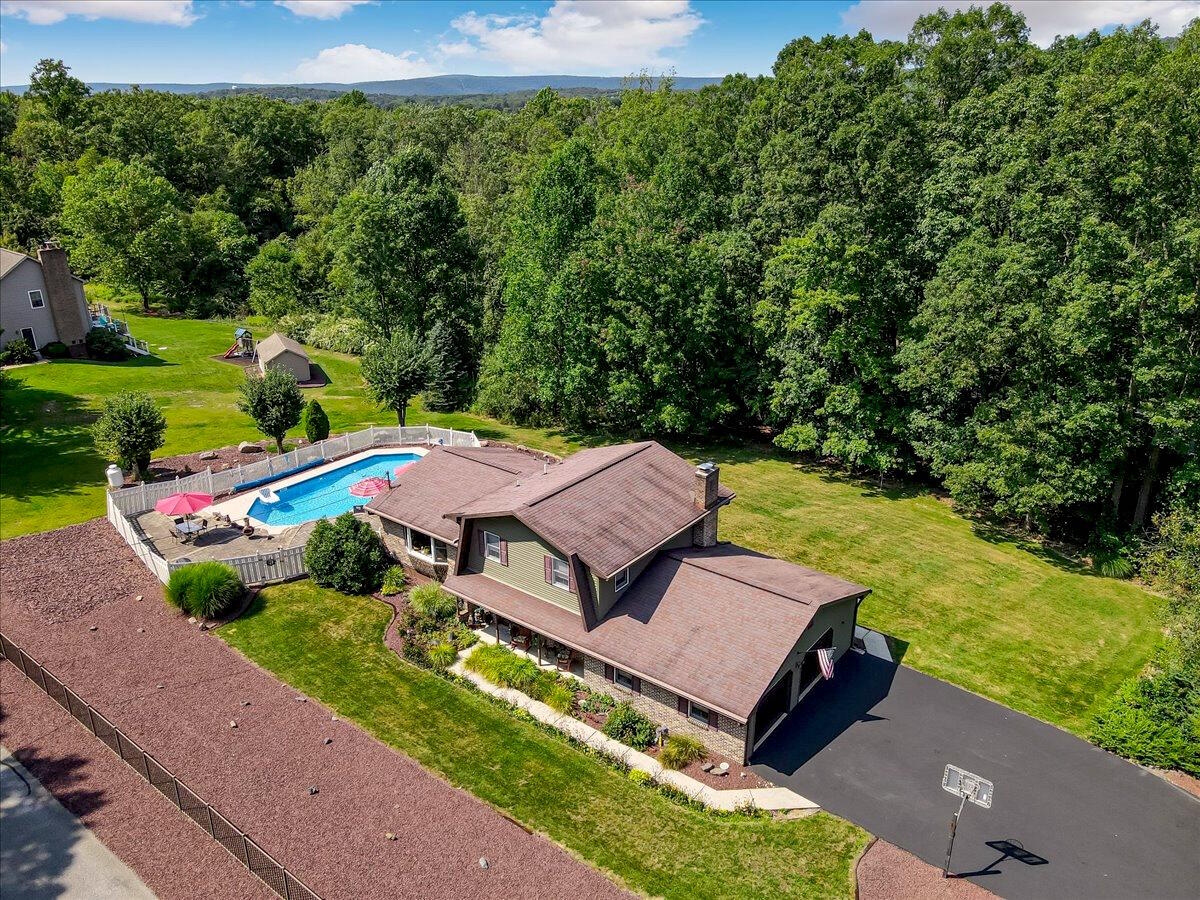 193 Ye Old Hauto Road, Tamaqua, Pennsylvania image 2