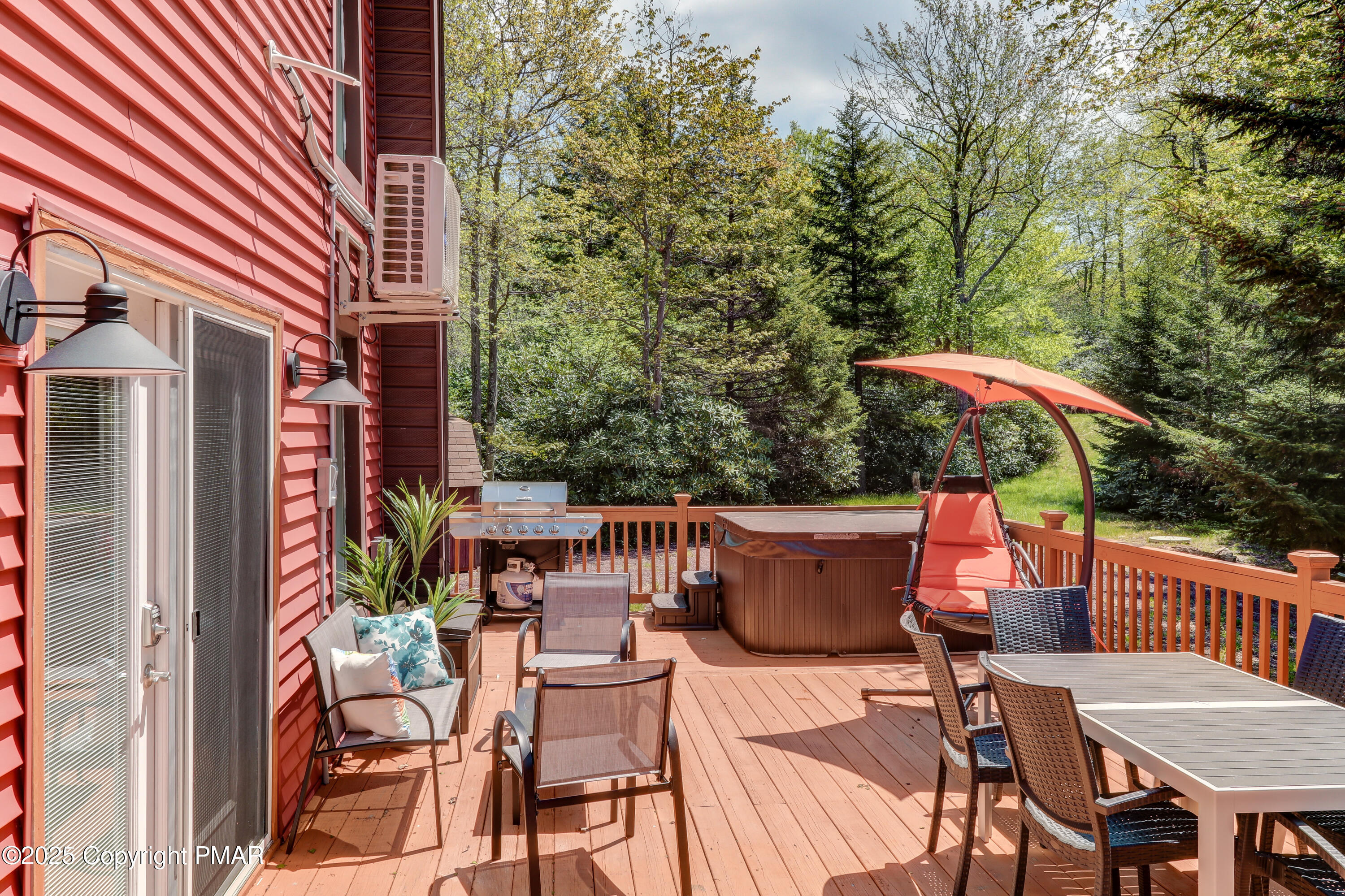 164 Iroquois Trail, Long Pond, Pennsylvania image 1