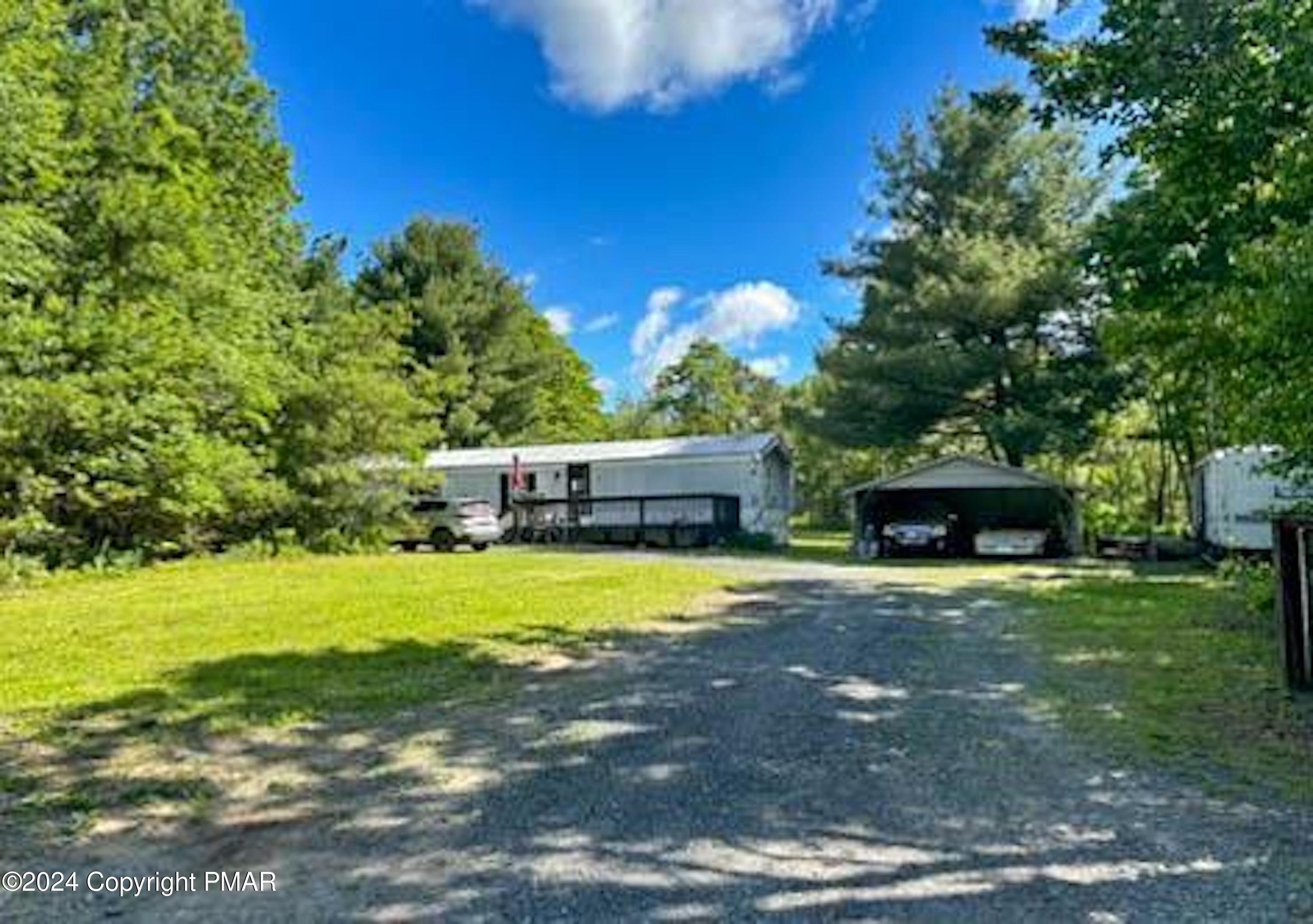 128 Snowflake Drive, Blakeslee, Pennsylvania image 1