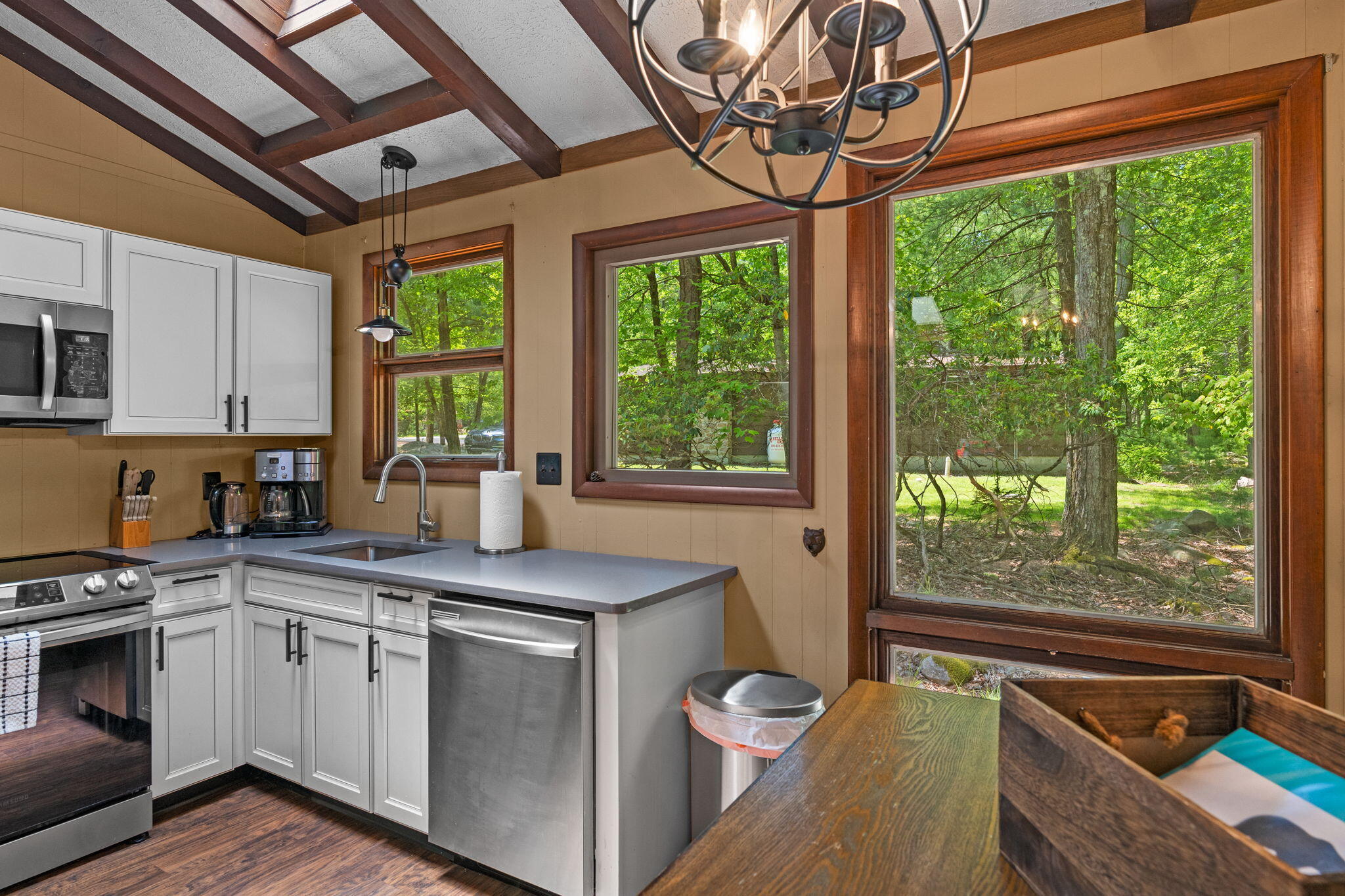8 Big Boulder Road, Lake Harmony, Pennsylvania image 7