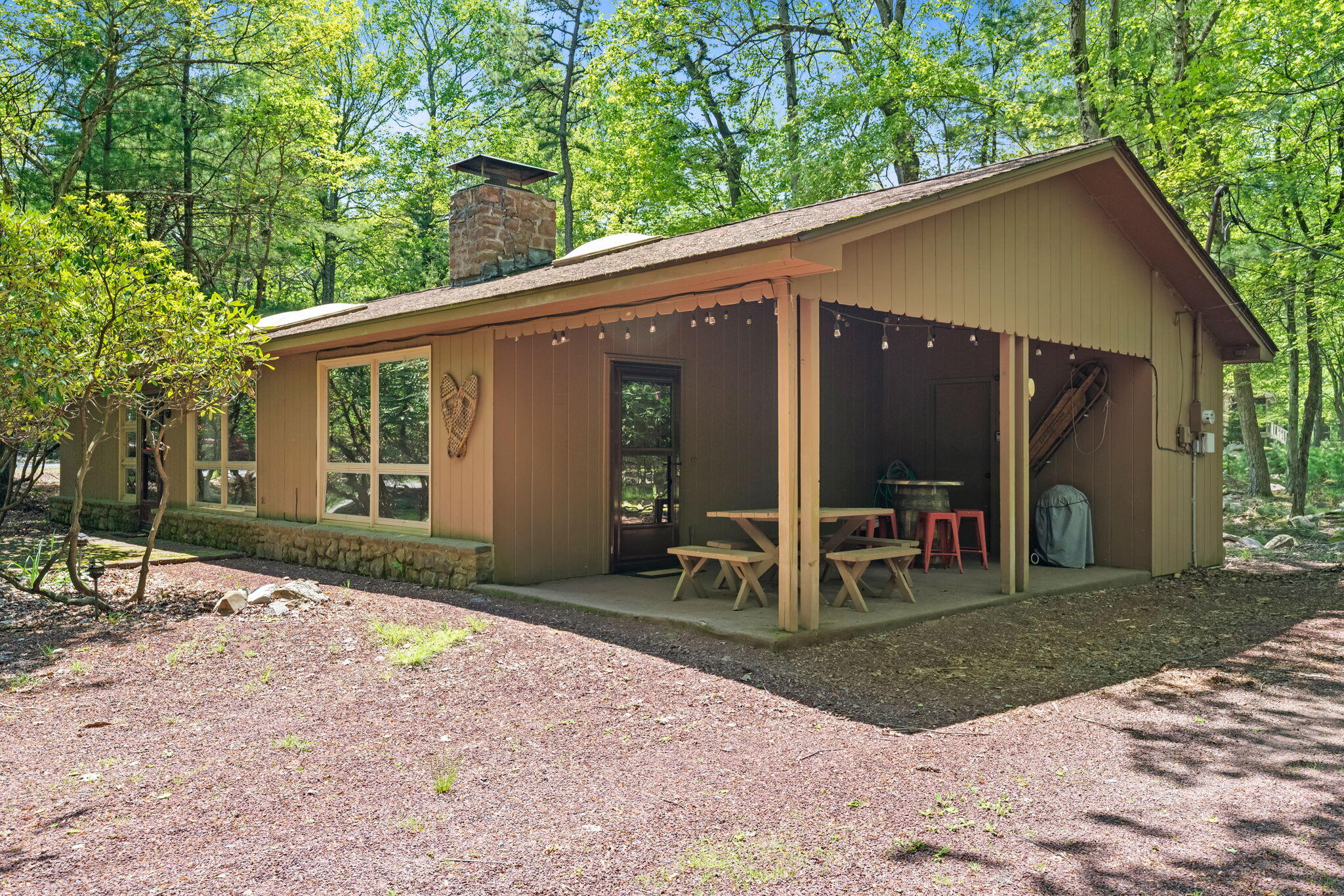 8 Big Boulder Road, Lake Harmony, Pennsylvania image 1