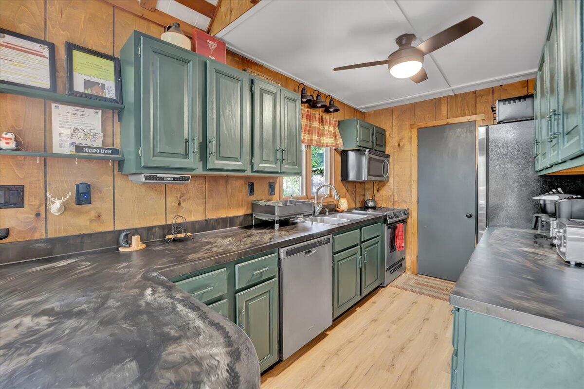 17 Pineknoll Drive
