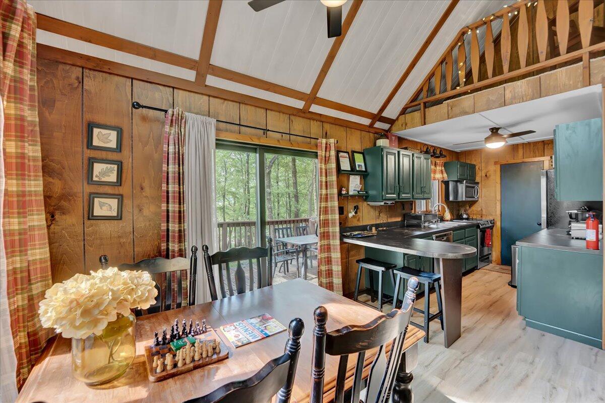 17 Pineknoll Drive