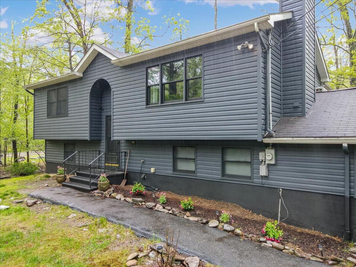 1228 Woodland Drive, East Stroudsburg, Pennsylvania image 1
