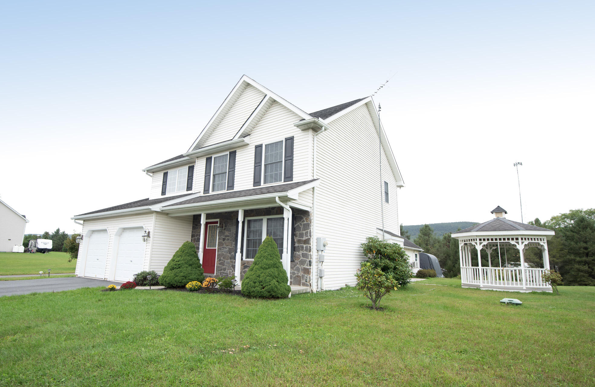 501 Steven Drive, Lenhartsville, Pennsylvania image 2
