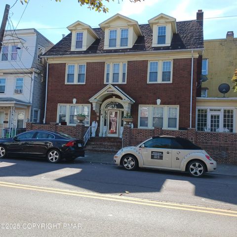 Multifamily For Sale - 6 East Avenue<br/> Mount Carmel, PA 17851