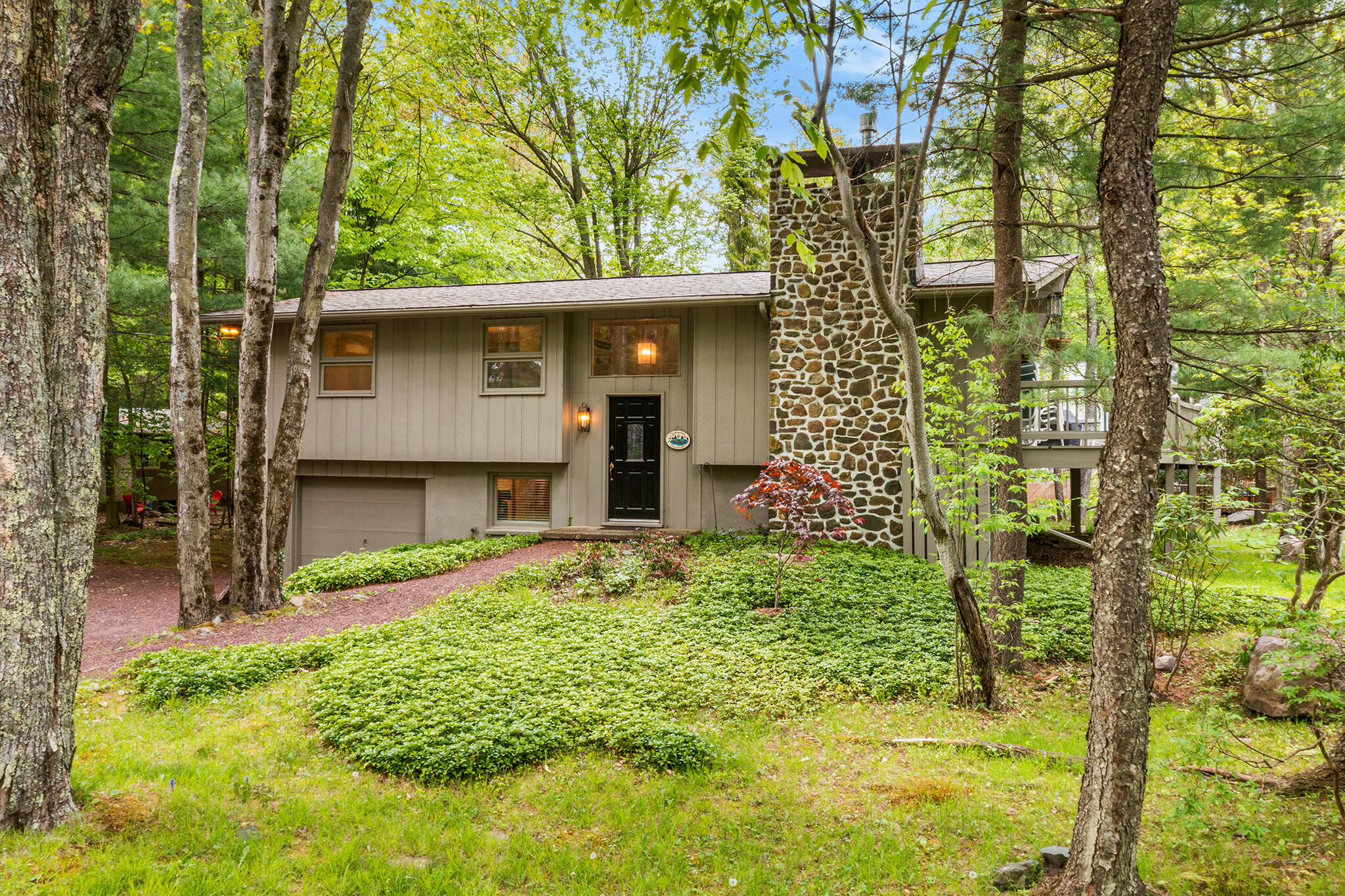 104 Jimmy Pond Court, Pocono Pines, Pennsylvania image 1