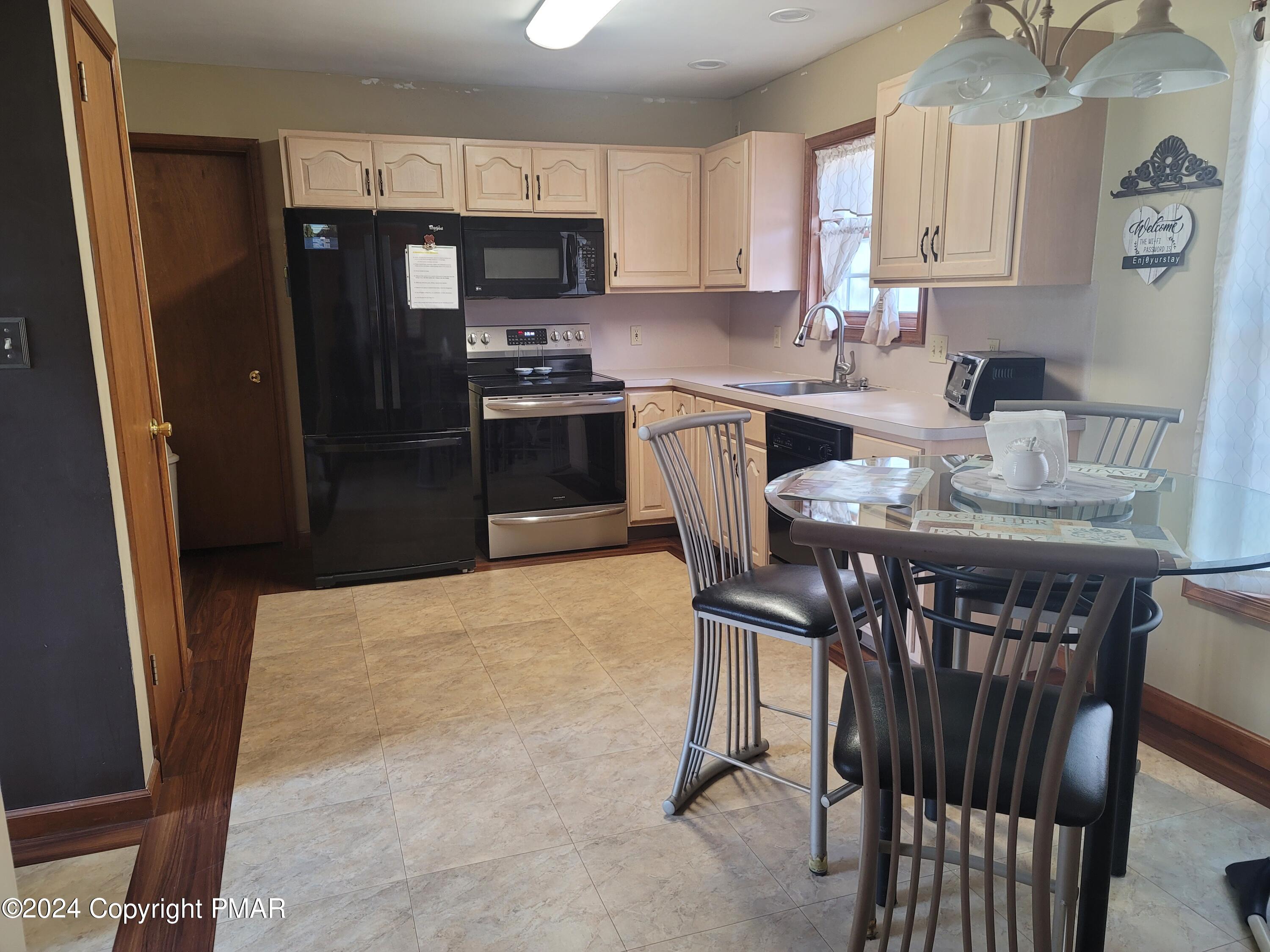439 Cedar Drive, Long Pond, Pennsylvania image 11